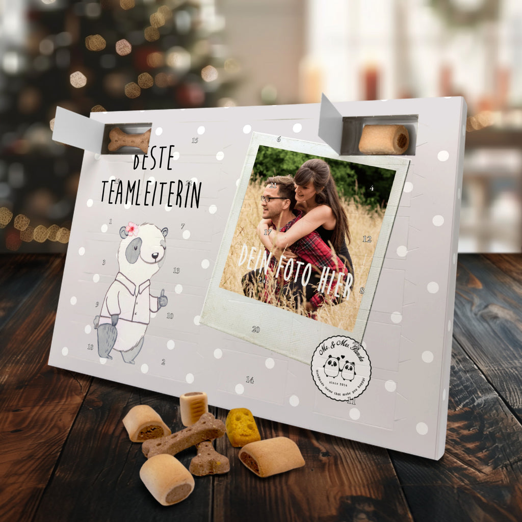 Personalisierter Hunde Foto Adventskalender Panda Beste Teamleiterin Hunde Adventskalender, für, Dankeschön, Geschenk, Schenken, Geburtstag, Geburtstagsgeschenk, Geschenkidee, Danke, Bedanken, Mitbringsel, Freude machen, Geschenktipp, Teamleiterin, Seminarleiterin, Gruppenleiterin, Leiterin, Kollegin, Chefin, Vorgesetzte, Abschied, Abschiedsgeschenk, Ruhestand