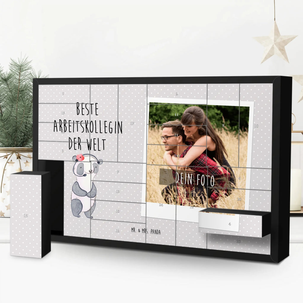 Personalisierter Befüllbarer Foto Adventskalender Panda Beste Arbeitskollegin der Welt Personalisierter Befüllbarer Foto Adventskalender, für, Dankeschön, Geschenk, Schenken, Geburtstag, Geburtstagsgeschenk, Geschenkidee, Danke, Bedanken, Mitbringsel, Freude machen, Geschenktipp, Arbeitskollegin, Kollegin, Freundin, Büro, Abschiedsgeschenk, Ruhestand, Arbeit, Mitarbeiterin, Berufsgenossin, Beruf