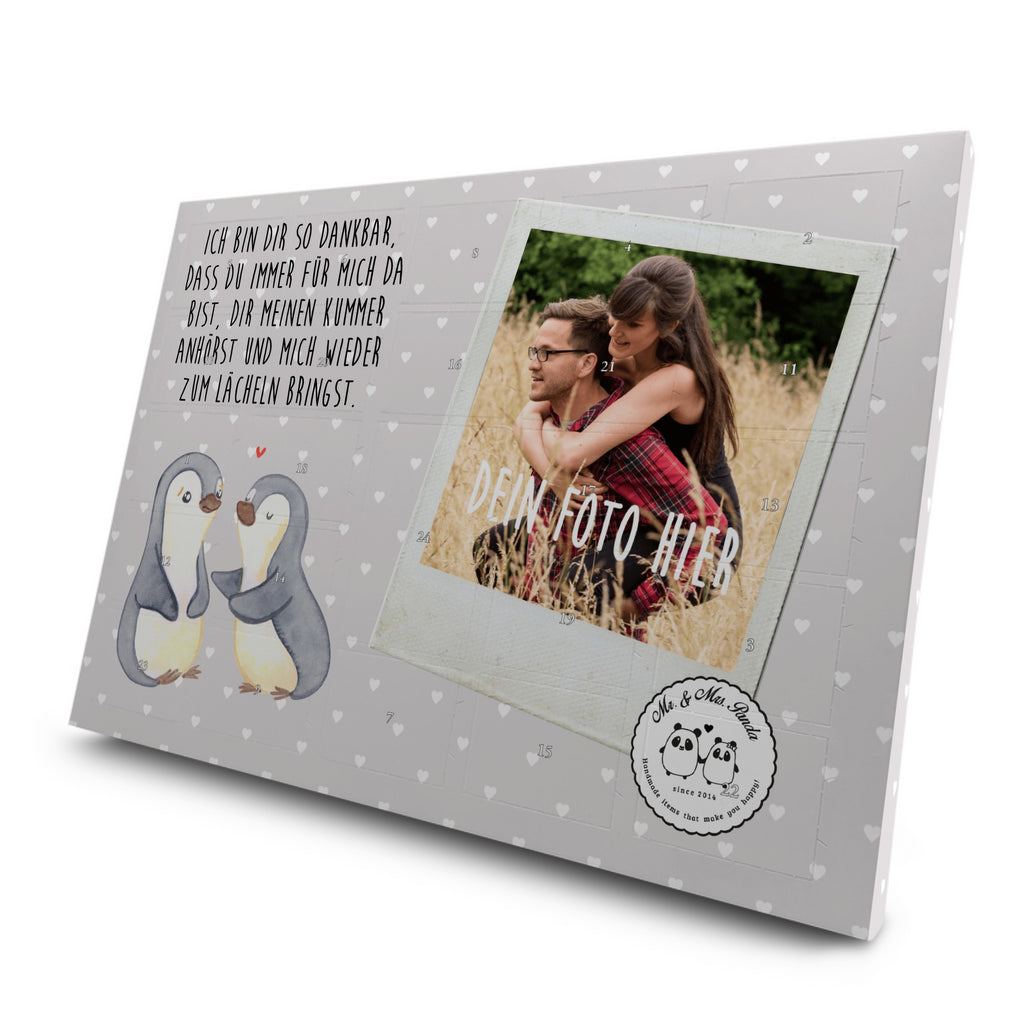 Personalisierter Tee Foto Adventskalender Pinguine trösten Personalisierter Tee Adventskalender, Liebe, Partner, Freund, Freundin, Ehemann, Ehefrau, Heiraten, Verlobung, Heiratsantrag, Liebesgeschenk, Jahrestag, Hocheitstag, Valentinstag, Geschenk für Frauen, Hochzeitstag, Mitbringsel, Geschenk für Freundin, Geschenk für Partner, Liebesbeweis, für Männer, für Ehemann