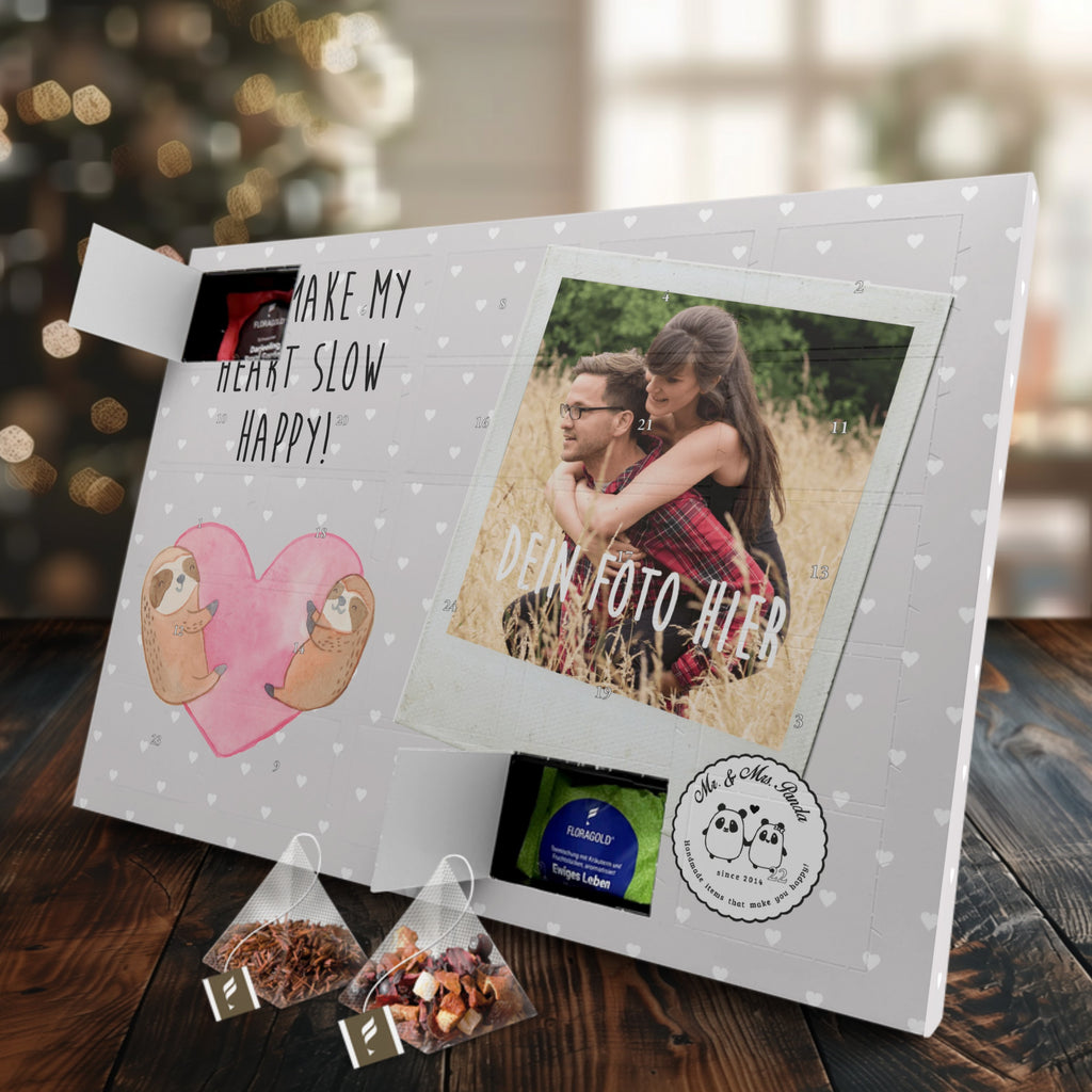 Personalisierter Tee Foto Adventskalender Faultiere Herz Personalisierter Tee Adventskalender, Liebe, Partner, Freund, Freundin, Ehemann, Ehefrau, Heiraten, Verlobung, Heiratsantrag, Liebesgeschenk, Jahrestag, Hocheitstag, Valentinstag, Geschenk für Frauen, Hochzeitstag, Mitbringsel, Geschenk für Freundin, Geschenk für Partner, Liebesbeweis, für Männer, für Ehemann