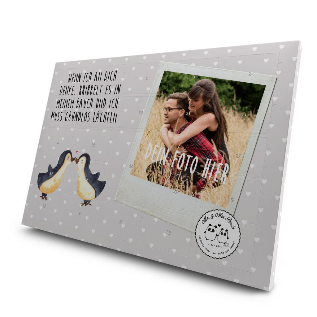 Personalisierter Tee Foto Adventskalender Pinguine Kuss Personalisierter Tee Adventskalender, Liebe, Partner, Freund, Freundin, Ehemann, Ehefrau, Heiraten, Verlobung, Heiratsantrag, Liebesgeschenk, Jahrestag, Hocheitstag, Valentinstag, Geschenk für Frauen, Hochzeitstag, Mitbringsel, Geschenk für Freundin, Geschenk für Partner, Liebesbeweis, für Männer, für Ehemann