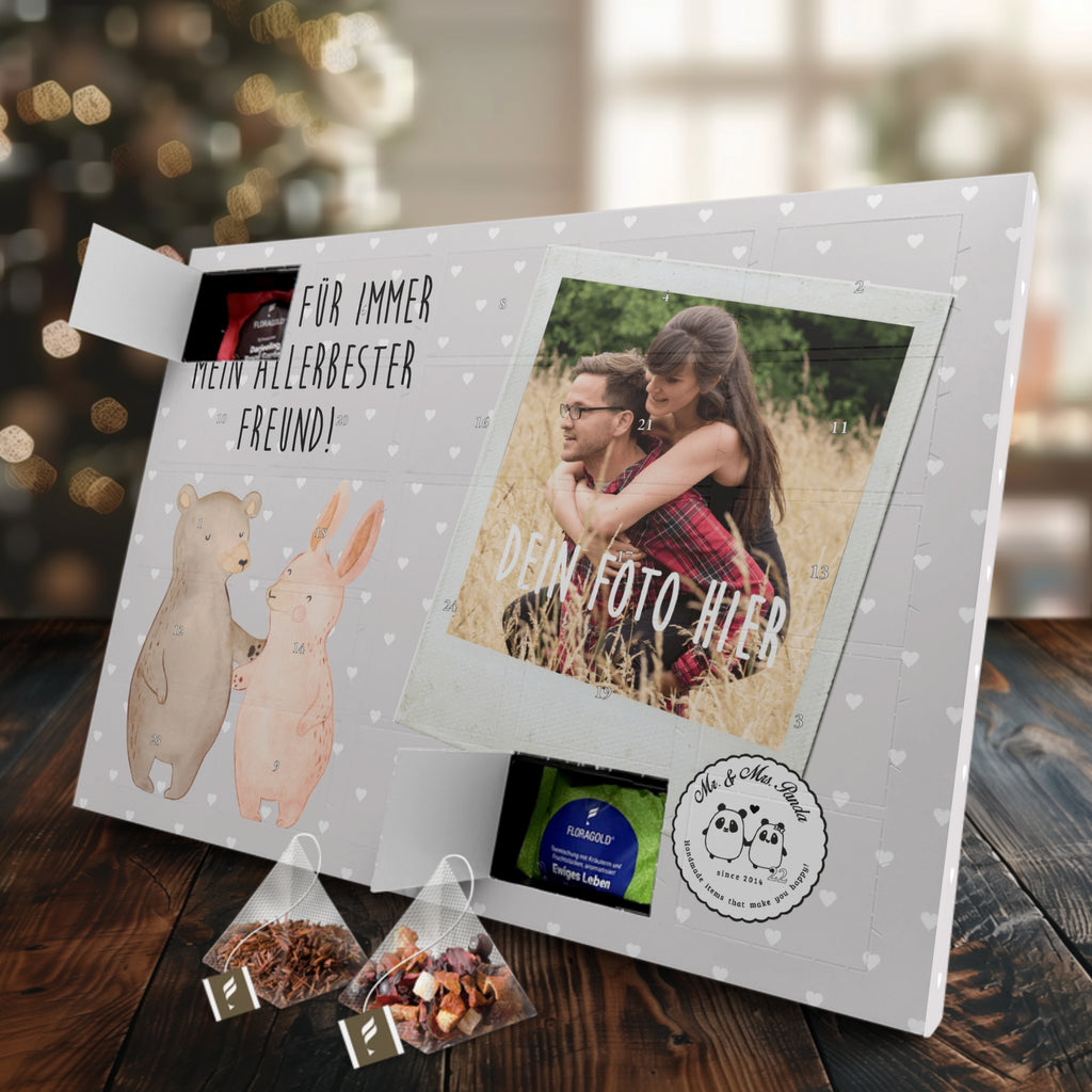 Personalisierter Tee Foto Adventskalender Bär und Hase Umarmen Personalisierter Tee Adventskalender, Liebe, Partner, Freund, Freundin, Ehemann, Ehefrau, Heiraten, Verlobung, Heiratsantrag, Liebesgeschenk, Jahrestag, Hocheitstag, Freunde, bester Freund, Hase, Bär, Bärchen, best friends