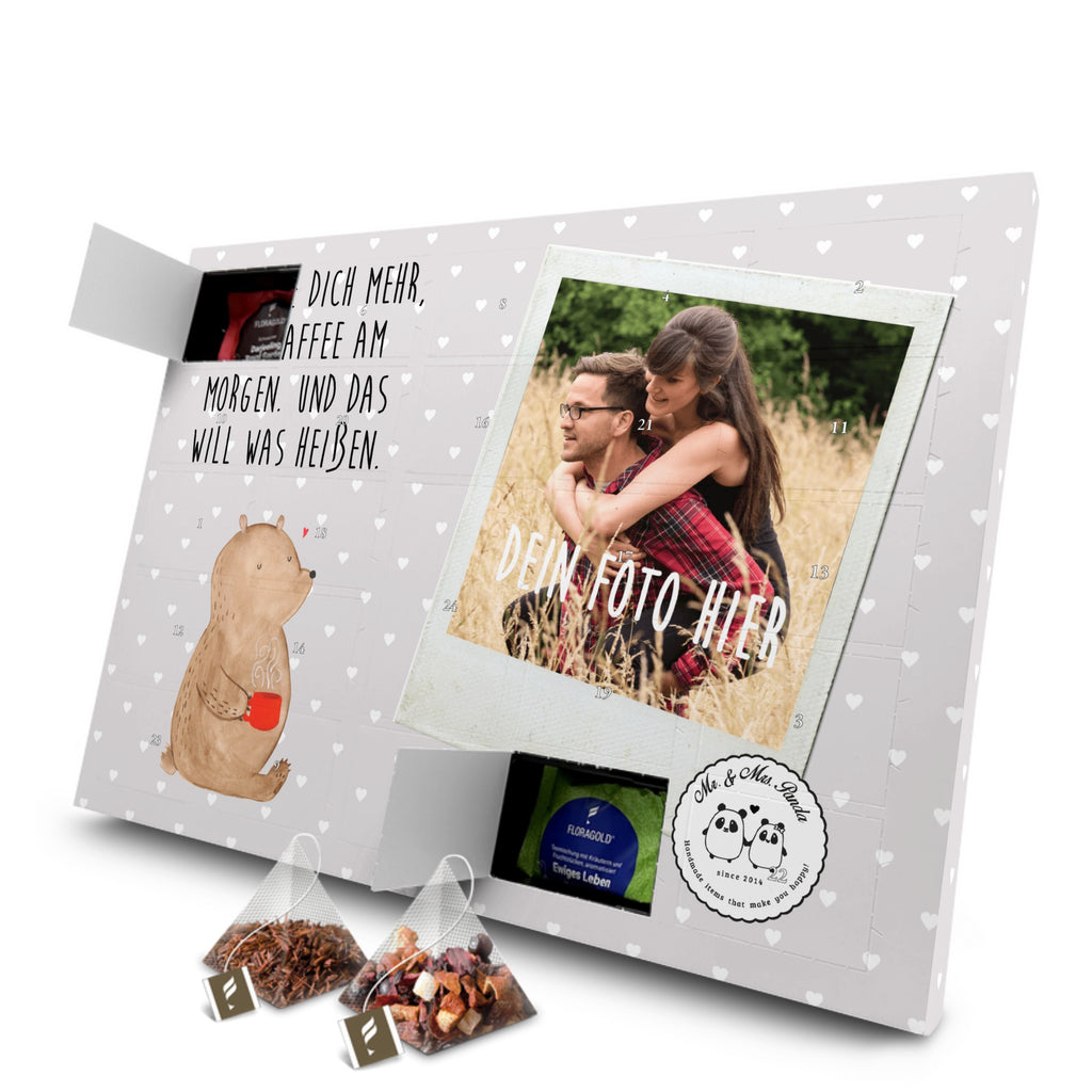 Personalisierter Tee Foto Adventskalender Bär Morgenkaffee Personalisierter Tee Adventskalender, Liebe, Partner, Freund, Freundin, Ehemann, Ehefrau, Heiraten, Verlobung, Heiratsantrag, Liebesgeschenk, Jahrestag, Hocheitstag, Valentinstag, Geschenk für Frauen, Hochzeitstag, Mitbringsel, Geschenk für Freundin, Geschenk für Partner, Liebesbeweis, für Männer, für Ehemann