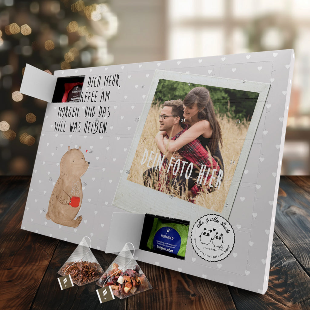 Personalisierter Tee Foto Adventskalender Bär Morgenkaffee Personalisierter Tee Adventskalender, Liebe, Partner, Freund, Freundin, Ehemann, Ehefrau, Heiraten, Verlobung, Heiratsantrag, Liebesgeschenk, Jahrestag, Hocheitstag, Valentinstag, Geschenk für Frauen, Hochzeitstag, Mitbringsel, Geschenk für Freundin, Geschenk für Partner, Liebesbeweis, für Männer, für Ehemann