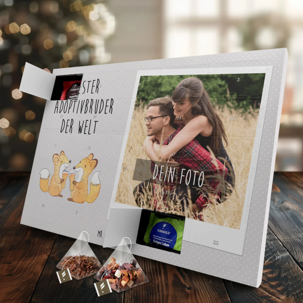 Personalisierter Tee Foto Adventskalender Fuchs Bester Adoptivbruder der Welt Personalisierter Tee Foto Adventskalender, für, Dankeschön, Geschenk, Schenken, Geburtstag, Geburtstagsgeschenk, Geschenkidee, Danke, Bedanken, Mitbringsel, Freude machen, Geschenktipp, Adoptivbruder, adoptiert, Bruder, Brudi, Geschwister, Bruderherz, Schwester, Familie, Kleinigkeit, Brother, Bester, Sohn