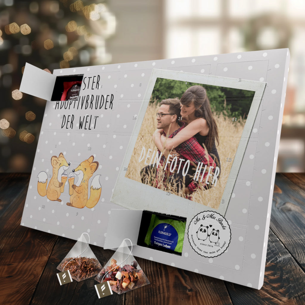 Personalisierter Tee Foto Adventskalender Fuchs Bester Adoptivbruder der Welt Personalisierter Tee Adventskalender, für, Dankeschön, Geschenk, Schenken, Geburtstag, Geburtstagsgeschenk, Geschenkidee, Danke, Bedanken, Mitbringsel, Freude machen, Geschenktipp, Adoptivbruder, adoptiert, Bruder, Brudi, Geschwister, Bruderherz, Schwester, Familie, Kleinigkeit, Brother, Bester, Sohn