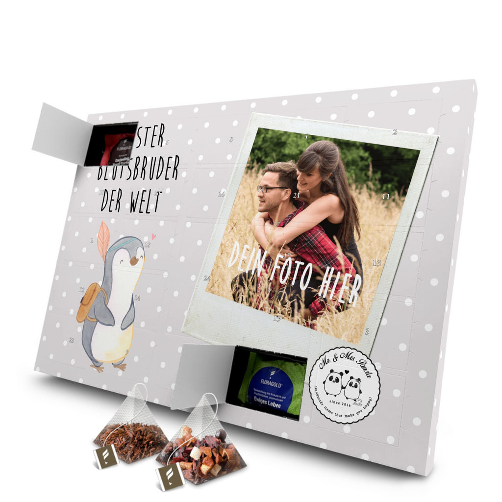 Personalisierter Tee Foto Adventskalender Pinguin Bester Blutsbruder der Welt Personalisierter Tee Adventskalender, für, Dankeschön, Geschenk, Schenken, Geburtstag, Geburtstagsgeschenk, Geschenkidee, Danke, Bedanken, Mitbringsel, Freude machen, Geschenktipp, Blutsbruder, Blutsgeschwister, Freund, Brüder, Geschwister, Bruderherz, Brother, Familie, Kleinigkeit, Bester, Sido