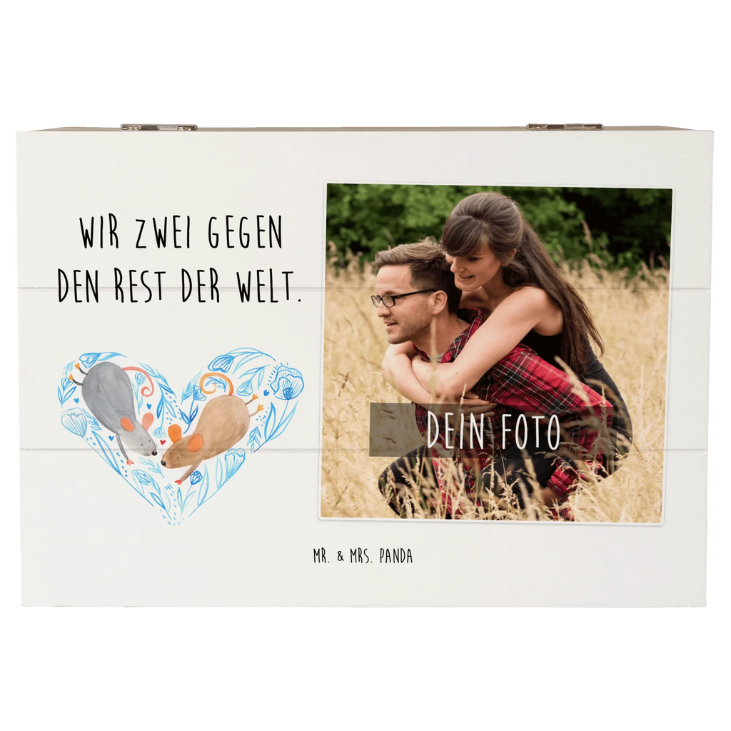 Personalisierte Foto Holzkiste Mäuse Herz Personalisierte Foto Holzkiste, Liebe, Partner, Freund, Freundin, Ehemann, Ehefrau, Heiraten, Verlobung, Heiratsantrag, Liebesgeschenk, Jahrestag, Hocheitstag, Maus, Mäuse, Liebesbotschaft, Liebesbeweis, Hochzeit, Lieblingsmensch, Gemeinsamkeit, Love, Geschenk für zwei