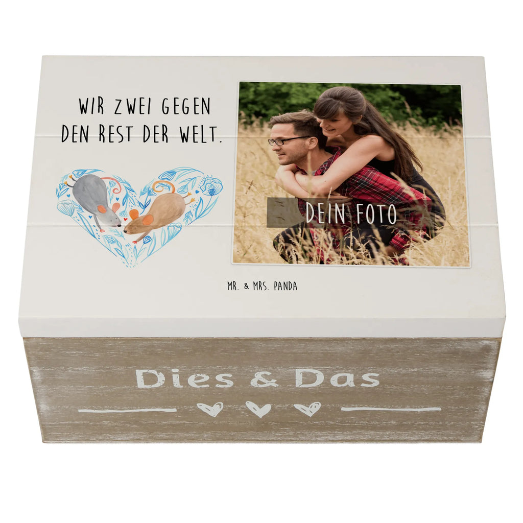 Personalisierte Foto Holzkiste Mäuse Herz Personalisierte Foto Holzkiste, Liebe, Partner, Freund, Freundin, Ehemann, Ehefrau, Heiraten, Verlobung, Heiratsantrag, Liebesgeschenk, Jahrestag, Hocheitstag, Maus, Mäuse, Liebesbotschaft, Liebesbeweis, Hochzeit, Lieblingsmensch, Gemeinsamkeit, Love, Geschenk für zwei