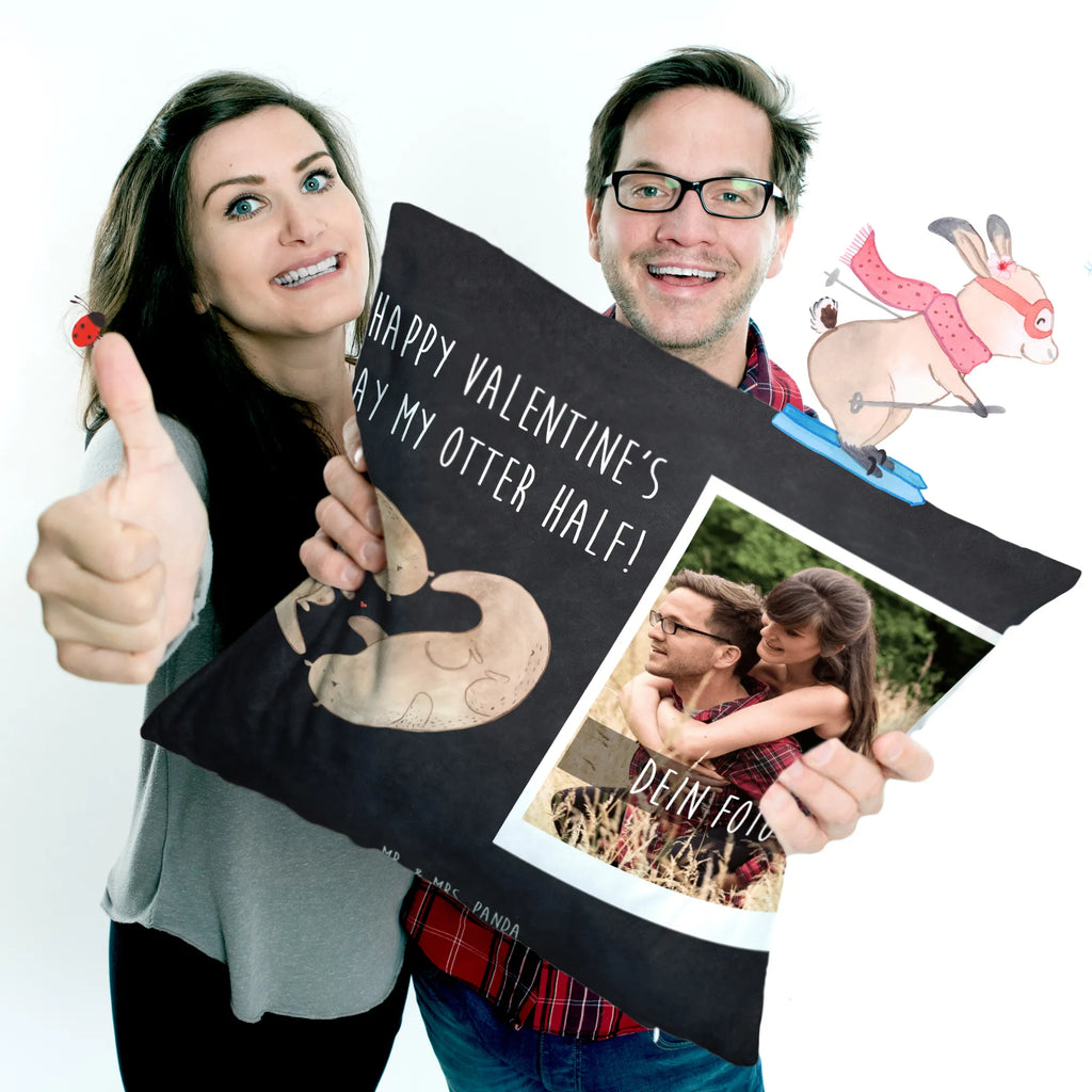 Personalisiertes Foto Kissen Otter Valentine Personalisiertes Foto Kissen, Liebe, Partner, Freund, Freundin, Ehemann, Ehefrau, Heiraten, Verlobung, Heiratsantrag, Liebesgeschenk, Jahrestag, Hocheitstag, Valentinstag, Geschenk für Frauen, Hochzeitstag, Mitbringsel, Geschenk für Freundin, Geschenk für Partner, Liebesbeweis, für Männer, für Ehemann