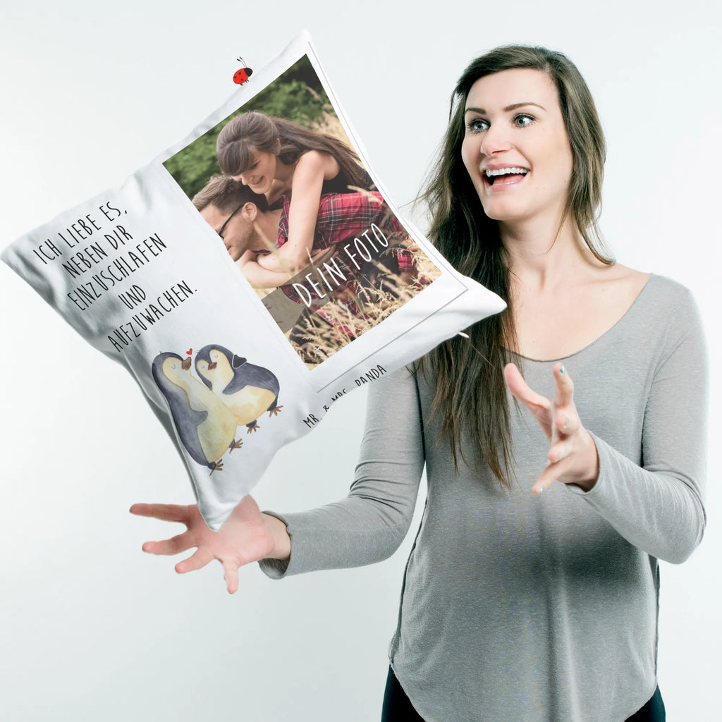 Personalisiertes Foto Kissen Pinguine Einschlafen Personalisiertes Foto Kissen, Liebe, Partner, Freund, Freundin, Ehemann, Ehefrau, Heiraten, Verlobung, Heiratsantrag, Liebesgeschenk, Jahrestag, Hocheitstag, Valentinstag, Geschenk für Frauen, Hochzeitstag, Mitbringsel, Geschenk für Freundin, Geschenk für Partner, Liebesbeweis, für Männer, für Ehemann