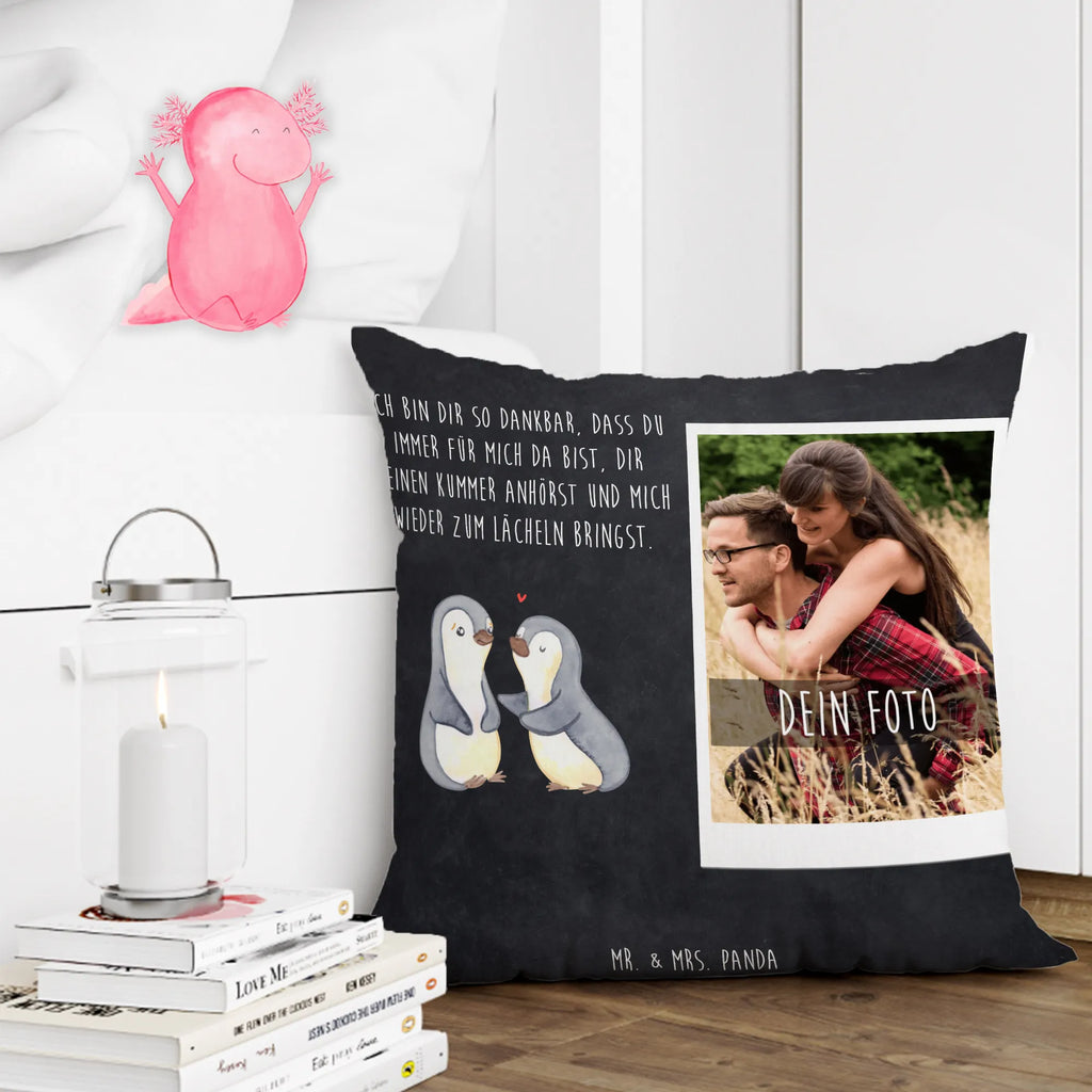 Personalisiertes Foto Kissen Pinguine trösten Personalisiertes Foto Kissen, Liebe, Partner, Freund, Freundin, Ehemann, Ehefrau, Heiraten, Verlobung, Heiratsantrag, Liebesgeschenk, Jahrestag, Hocheitstag, Valentinstag, Geschenk für Frauen, Hochzeitstag, Mitbringsel, Geschenk für Freundin, Geschenk für Partner, Liebesbeweis, für Männer, für Ehemann