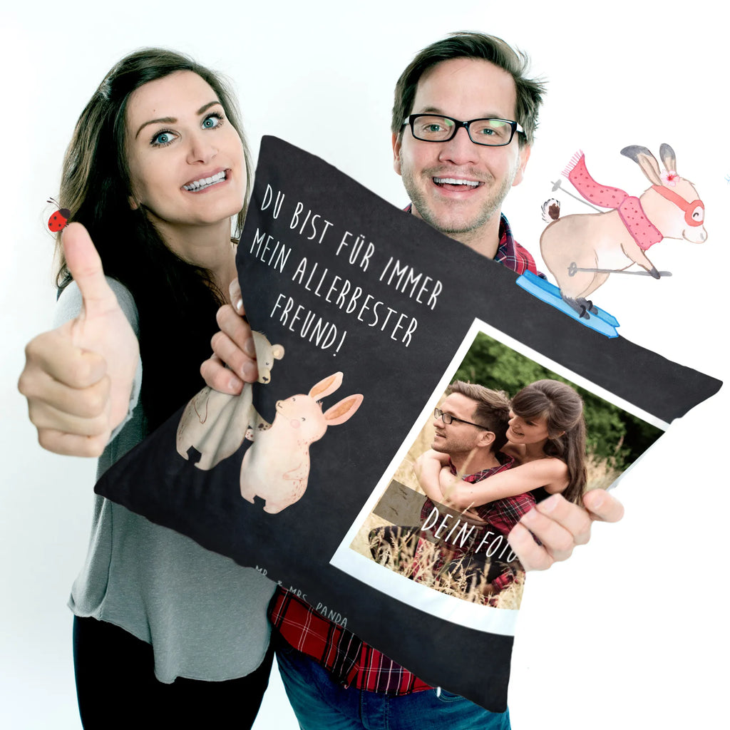 Personalisiertes Foto Kissen Bär und Hase Umarmen Personalisiertes Foto Kissen, Liebe, Partner, Freund, Freundin, Ehemann, Ehefrau, Heiraten, Verlobung, Heiratsantrag, Liebesgeschenk, Jahrestag, Hocheitstag, Freunde, bester Freund, Hase, Bär, Bärchen, best friends