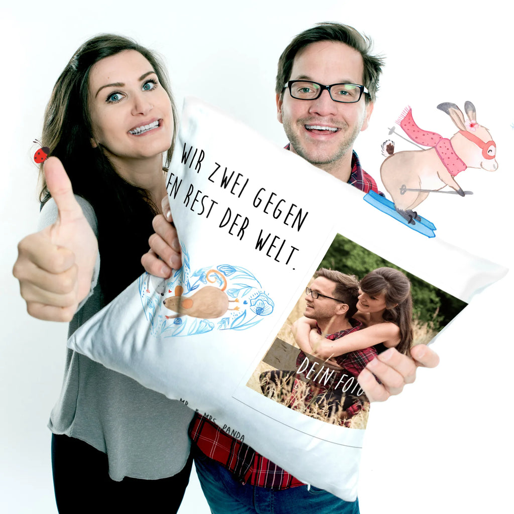 Personalisiertes Foto Kissen Mäuse Herz Personalisiertes Foto Kissen, Liebe, Partner, Freund, Freundin, Ehemann, Ehefrau, Heiraten, Verlobung, Heiratsantrag, Liebesgeschenk, Jahrestag, Hocheitstag, Maus, Mäuse, Liebesbotschaft, Liebesbeweis, Hochzeit, Lieblingsmensch, Gemeinsamkeit, Love, Geschenk für zwei