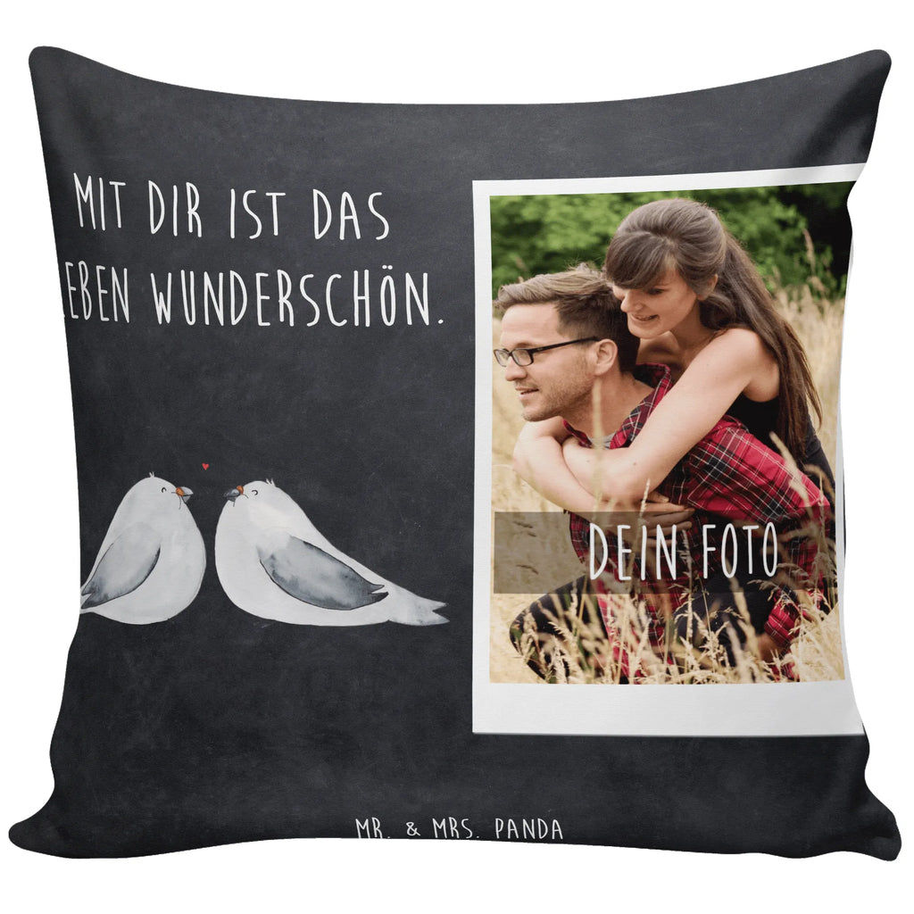 Personalisiertes Foto Kissen Turteltauben Liebe Personalisiertes Foto Kissen, Liebe, Partner, Freund, Freundin, Ehemann, Ehefrau, Heiraten, Verlobung, Heiratsantrag, Liebesgeschenk, Jahrestag, Hocheitstag, Turteltauben, Turteltäubchen, Tauben, Verliebt, Verlobt, Verheiratet, Geschenk Freundin, Geschenk Freund, Liebesbeweis, Hochzeitstag, Geschenk Hochzeit