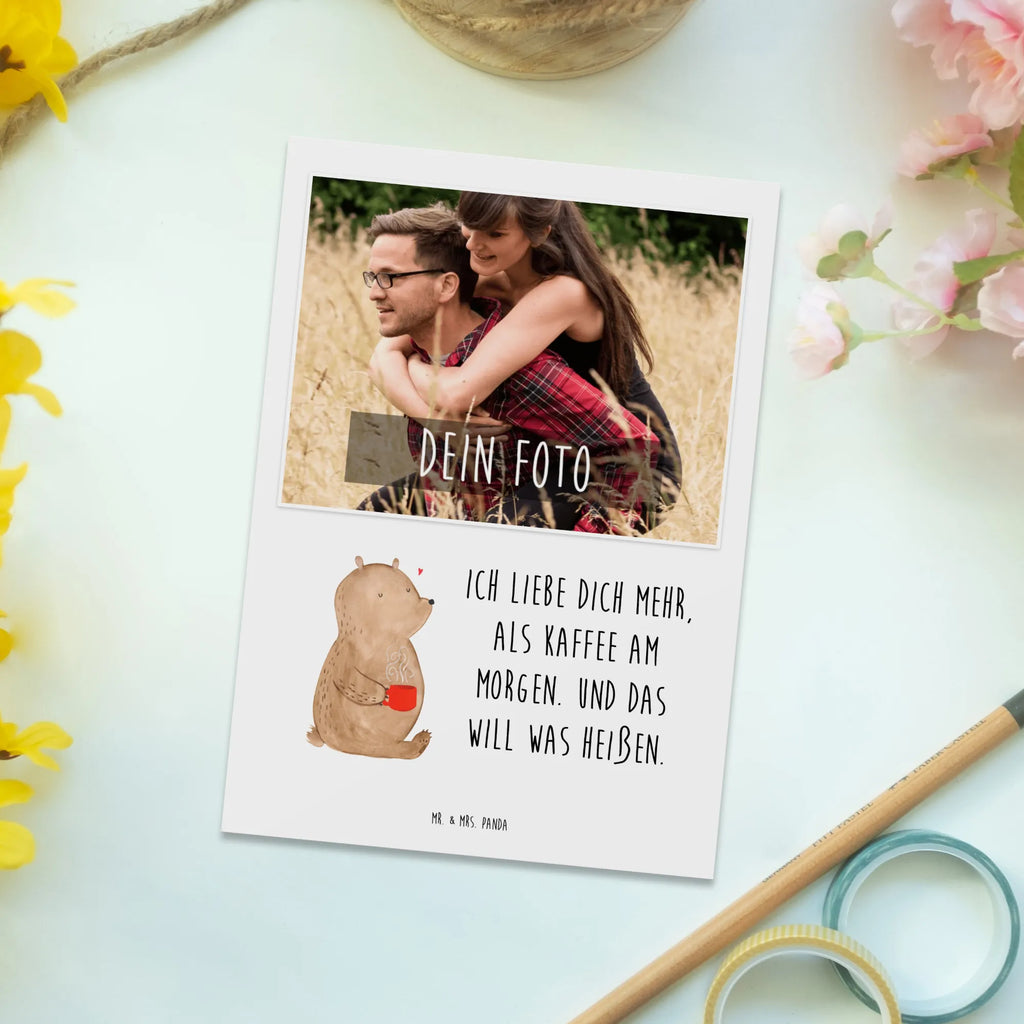 Personalisierte Foto Postkarte Bär Morgenkaffee Personalisierte Foto Postkarte, Liebe, Partner, Freund, Freundin, Ehemann, Ehefrau, Heiraten, Verlobung, Heiratsantrag, Liebesgeschenk, Jahrestag, Hocheitstag, Valentinstag, Geschenk für Frauen, Hochzeitstag, Mitbringsel, Geschenk für Freundin, Geschenk für Partner, Liebesbeweis, für Männer, für Ehemann