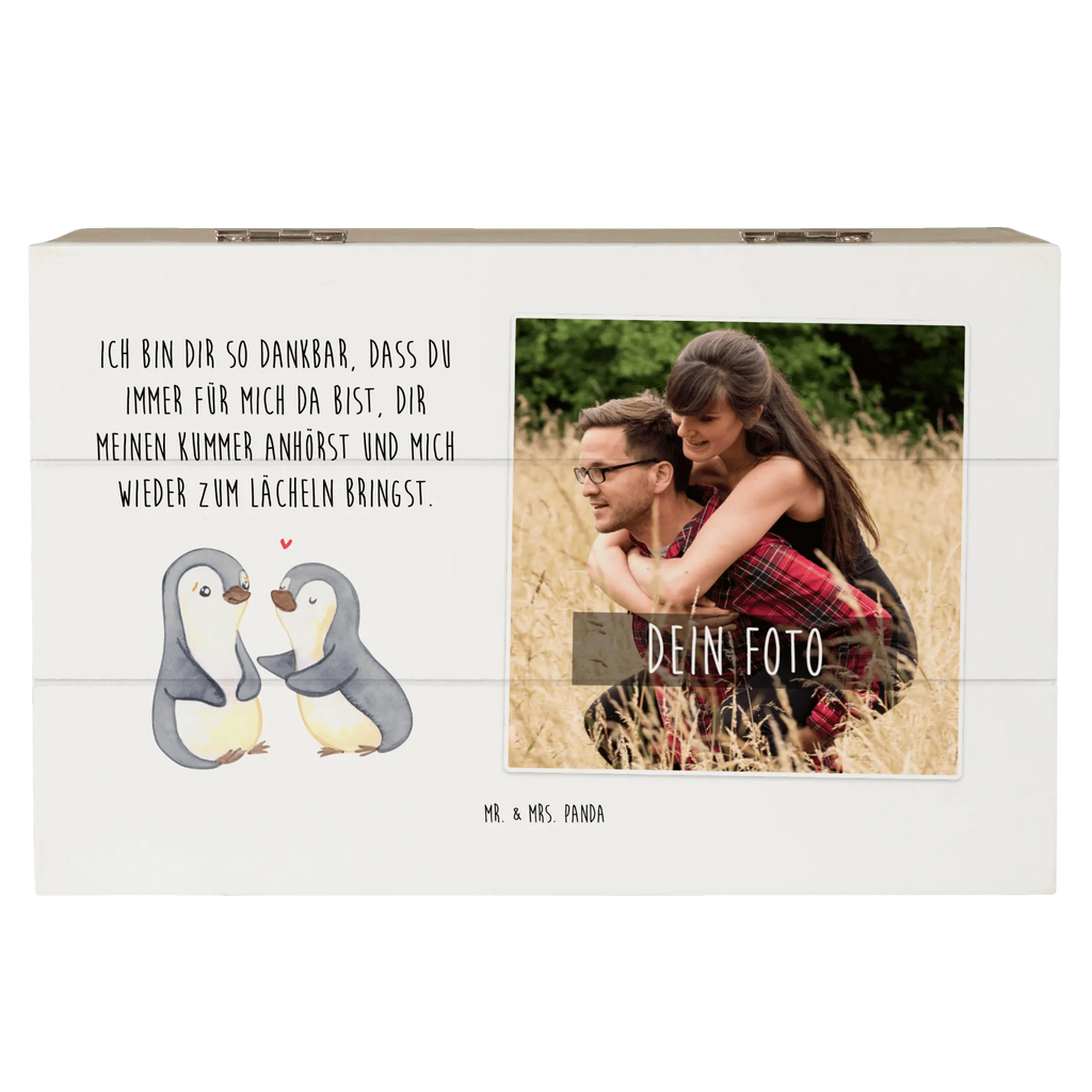 Personalisierte Foto Holzkiste Pinguine trösten Personalisierte Foto Holzkiste, Liebe, Partner, Freund, Freundin, Ehemann, Ehefrau, Heiraten, Verlobung, Heiratsantrag, Liebesgeschenk, Jahrestag, Hocheitstag, Valentinstag, Geschenk für Frauen, Hochzeitstag, Mitbringsel, Geschenk für Freundin, Geschenk für Partner, Liebesbeweis, für Männer, für Ehemann