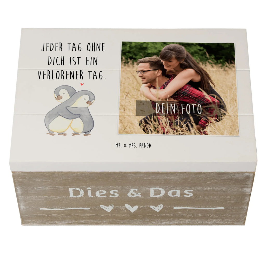 Personalisierte Foto Holzkiste Pinguine Kuscheln Personalisierte Foto Holzkiste, Liebe, Partner, Freund, Freundin, Ehemann, Ehefrau, Heiraten, Verlobung, Heiratsantrag, Liebesgeschenk, Jahrestag, Hocheitstag, Valentinstag, Geschenk für Frauen, Hochzeitstag, Mitbringsel, Geschenk für Freundin, Geschenk für Partner, Liebesbeweis, für Männer, für Ehemann