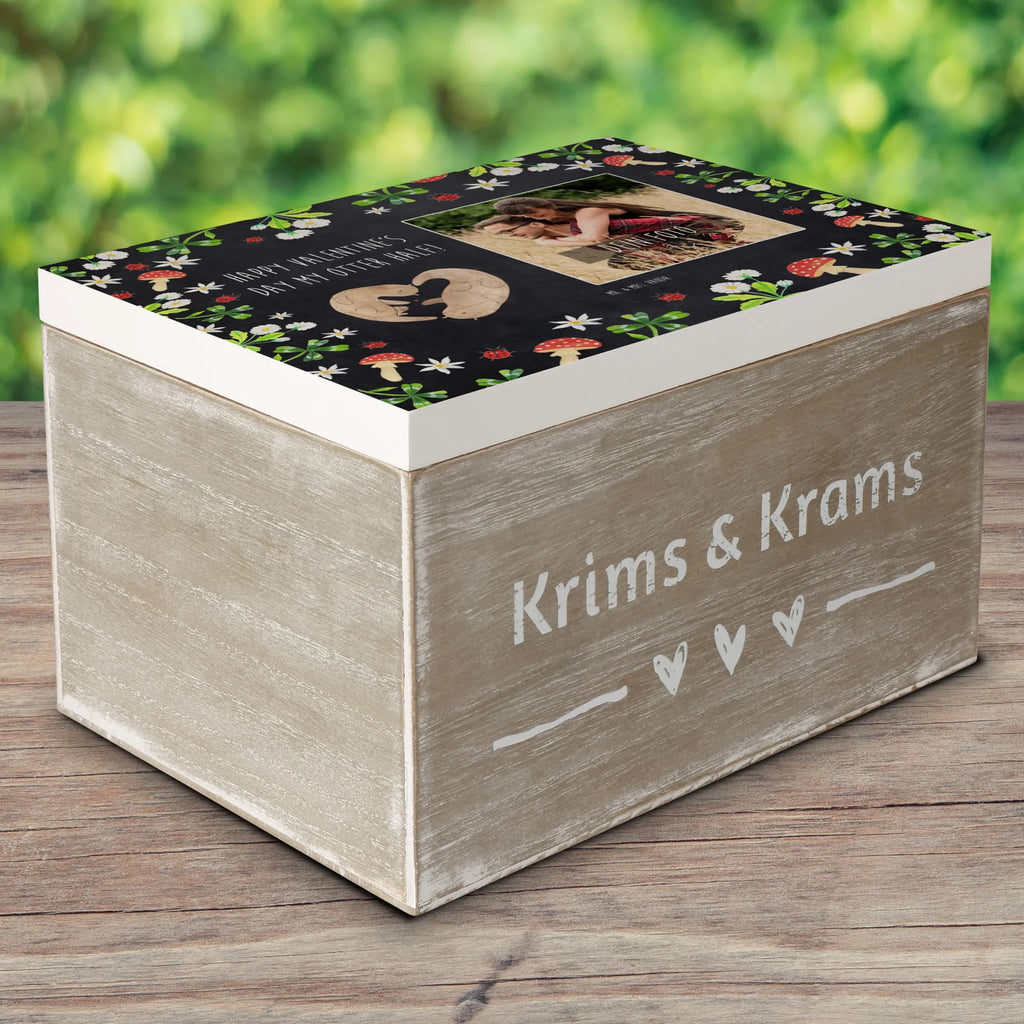 Personalisierte Foto Holzkiste Otter Valentine Personalisierte Foto Holzkiste, Liebe, Partner, Freund, Freundin, Ehemann, Ehefrau, Heiraten, Verlobung, Heiratsantrag, Liebesgeschenk, Jahrestag, Hocheitstag, Valentinstag, Geschenk für Frauen, Hochzeitstag, Mitbringsel, Geschenk für Freundin, Geschenk für Partner, Liebesbeweis, für Männer, für Ehemann