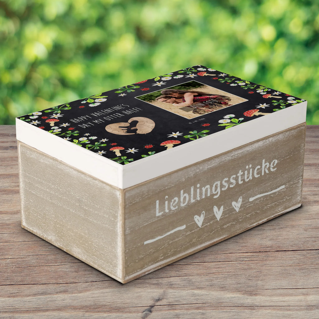 Personalisierte Foto Holzkiste Otter Valentine Personalisierte Foto Holzkiste, Liebe, Partner, Freund, Freundin, Ehemann, Ehefrau, Heiraten, Verlobung, Heiratsantrag, Liebesgeschenk, Jahrestag, Hocheitstag, Valentinstag, Geschenk für Frauen, Hochzeitstag, Mitbringsel, Geschenk für Freundin, Geschenk für Partner, Liebesbeweis, für Männer, für Ehemann