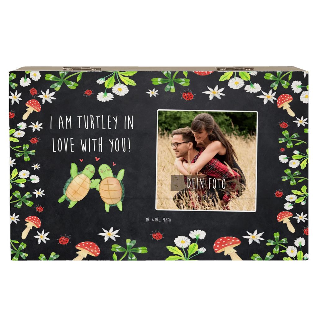 Personalisierte Foto Holzkiste Schildkröten Paar Personalisierte Foto Holzkiste, Liebe, Partner, Freund, Freundin, Ehemann, Ehefrau, Heiraten, Verlobung, Heiratsantrag, Liebesgeschenk, Jahrestag, Hocheitstag, Valentinstag, Geschenk für Frauen, Hochzeitstag, Mitbringsel, Geschenk für Freundin, Geschenk für Partner, Liebesbeweis, für Männer, für Ehemann