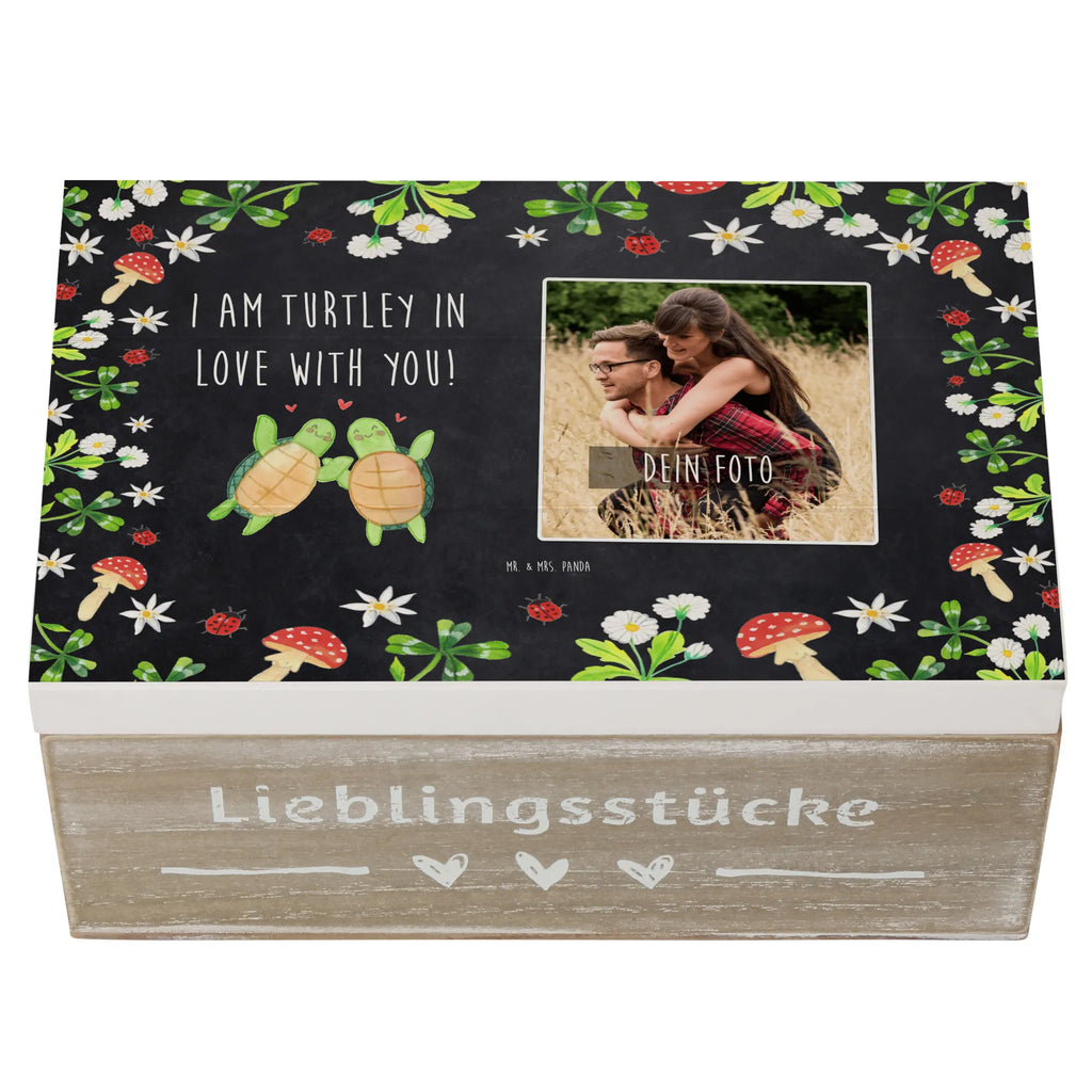 Personalisierte Foto Holzkiste Schildkröten Paar Personalisierte Foto Holzkiste, Liebe, Partner, Freund, Freundin, Ehemann, Ehefrau, Heiraten, Verlobung, Heiratsantrag, Liebesgeschenk, Jahrestag, Hocheitstag, Valentinstag, Geschenk für Frauen, Hochzeitstag, Mitbringsel, Geschenk für Freundin, Geschenk für Partner, Liebesbeweis, für Männer, für Ehemann