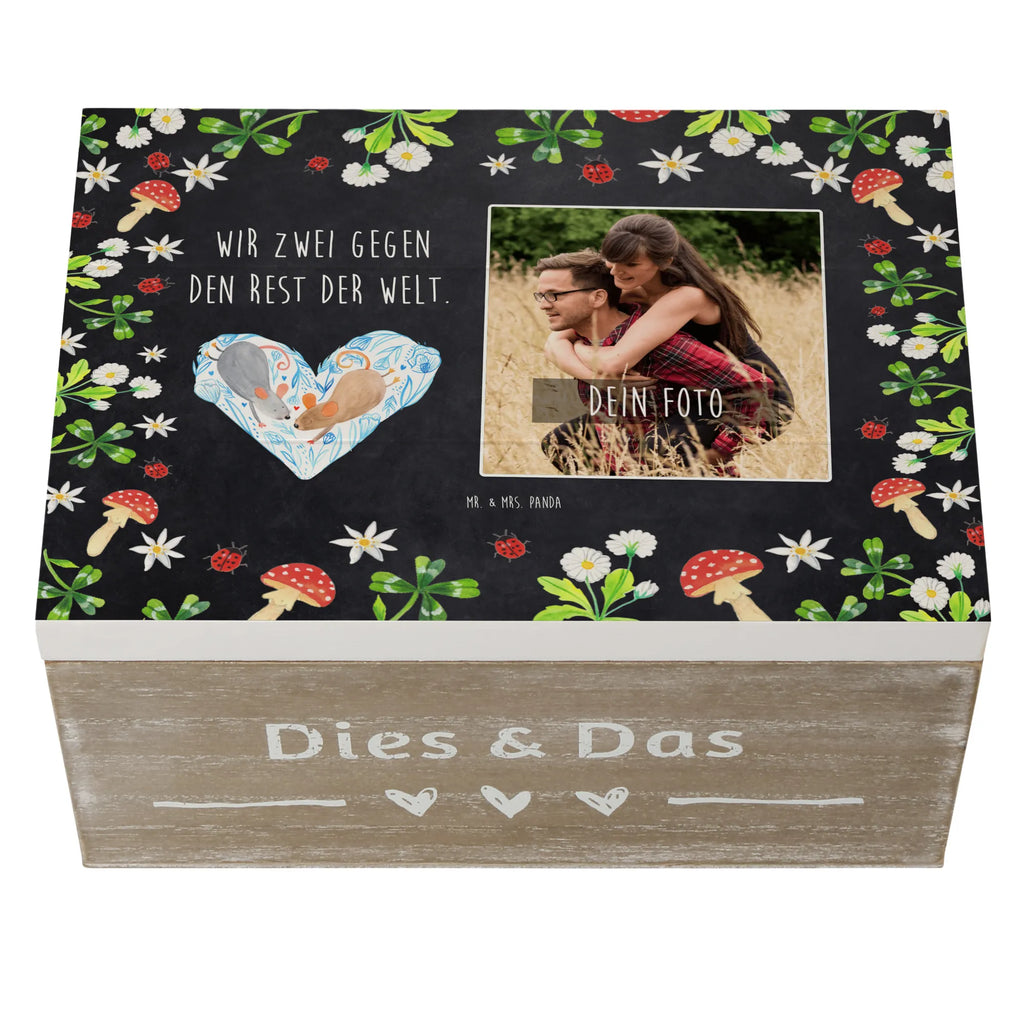 Personalisierte Foto Holzkiste Mäuse Herz Personalisierte Foto Holzkiste, Liebe, Partner, Freund, Freundin, Ehemann, Ehefrau, Heiraten, Verlobung, Heiratsantrag, Liebesgeschenk, Jahrestag, Hocheitstag, Maus, Mäuse, Liebesbotschaft, Liebesbeweis, Hochzeit, Lieblingsmensch, Gemeinsamkeit, Love, Geschenk für zwei