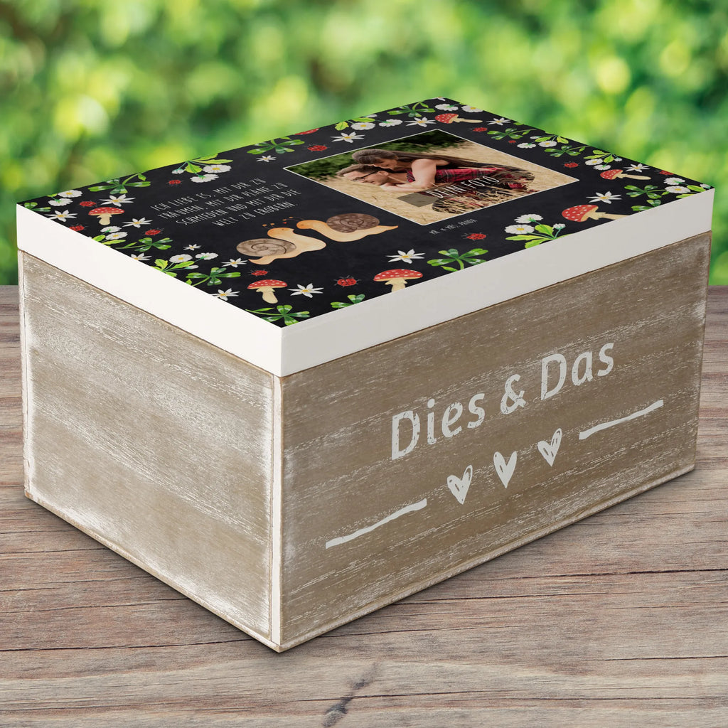 Personalisierte Foto Holzkiste Schnecken Liebe Personalisierte Foto Holzkiste, Liebe, Partner, Freund, Freundin, Ehemann, Ehefrau, Heiraten, Verlobung, Heiratsantrag, Liebesgeschenk, Jahrestag, Hocheitstag