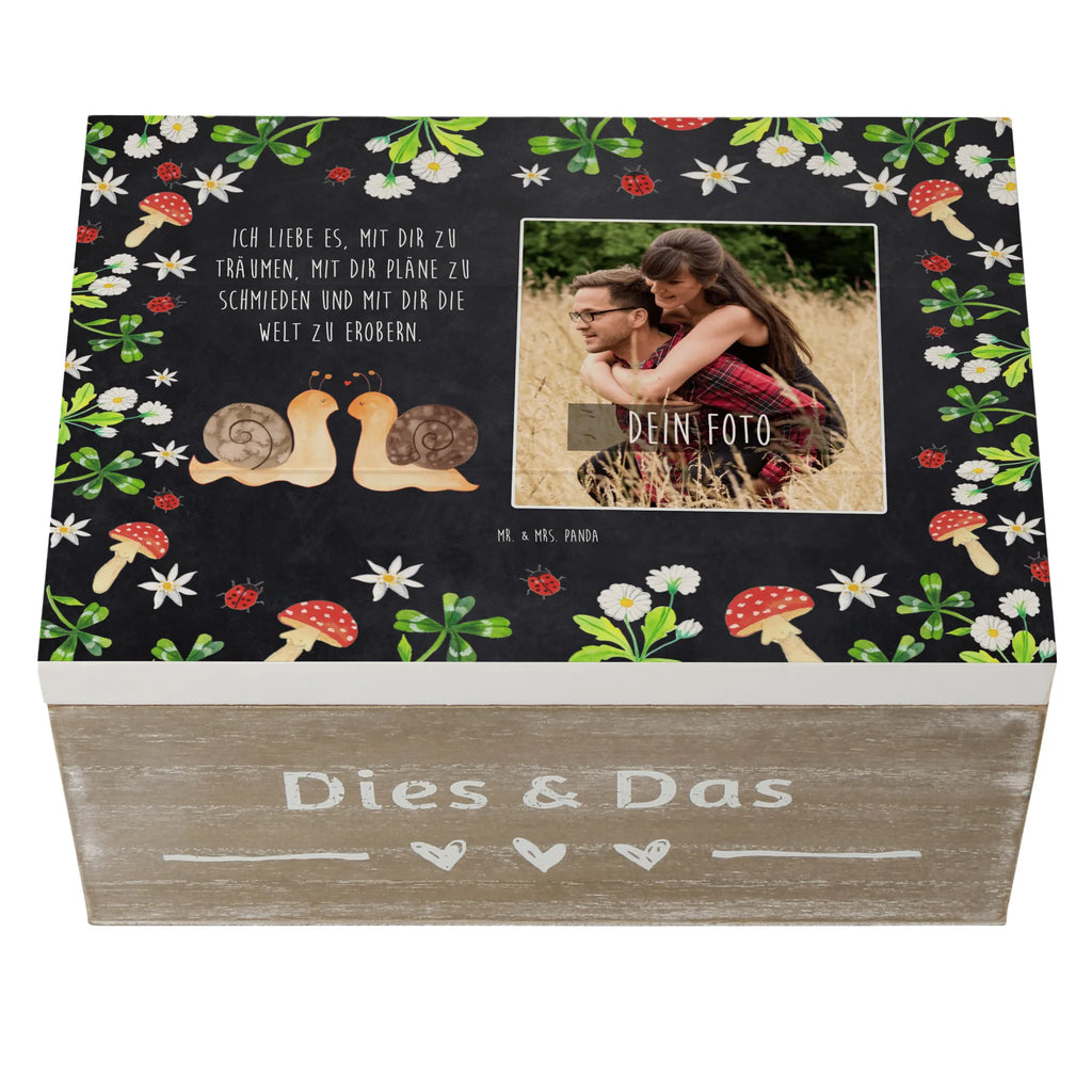 Personalisierte Foto Holzkiste Schnecken Liebe Personalisierte Foto Holzkiste, Liebe, Partner, Freund, Freundin, Ehemann, Ehefrau, Heiraten, Verlobung, Heiratsantrag, Liebesgeschenk, Jahrestag, Hocheitstag