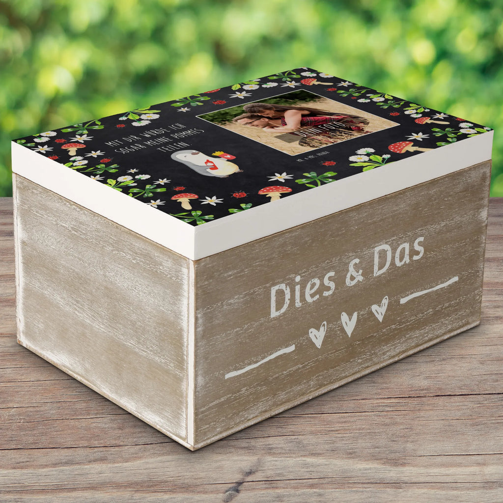 Personalisierte Foto Holzkiste Pinguin Pommes Personalisierte Foto Holzkiste, Liebe, Partner, Freund, Freundin, Ehemann, Ehefrau, Heiraten, Verlobung, Heiratsantrag, Liebesgeschenk, Jahrestag, Hocheitstag, Valentinstag, Geschenk für Frauen, Hochzeitstag, Mitbringsel, Geschenk für Freundin, Geschenk für Partner, Liebesbeweis, für Männer, für Ehemann