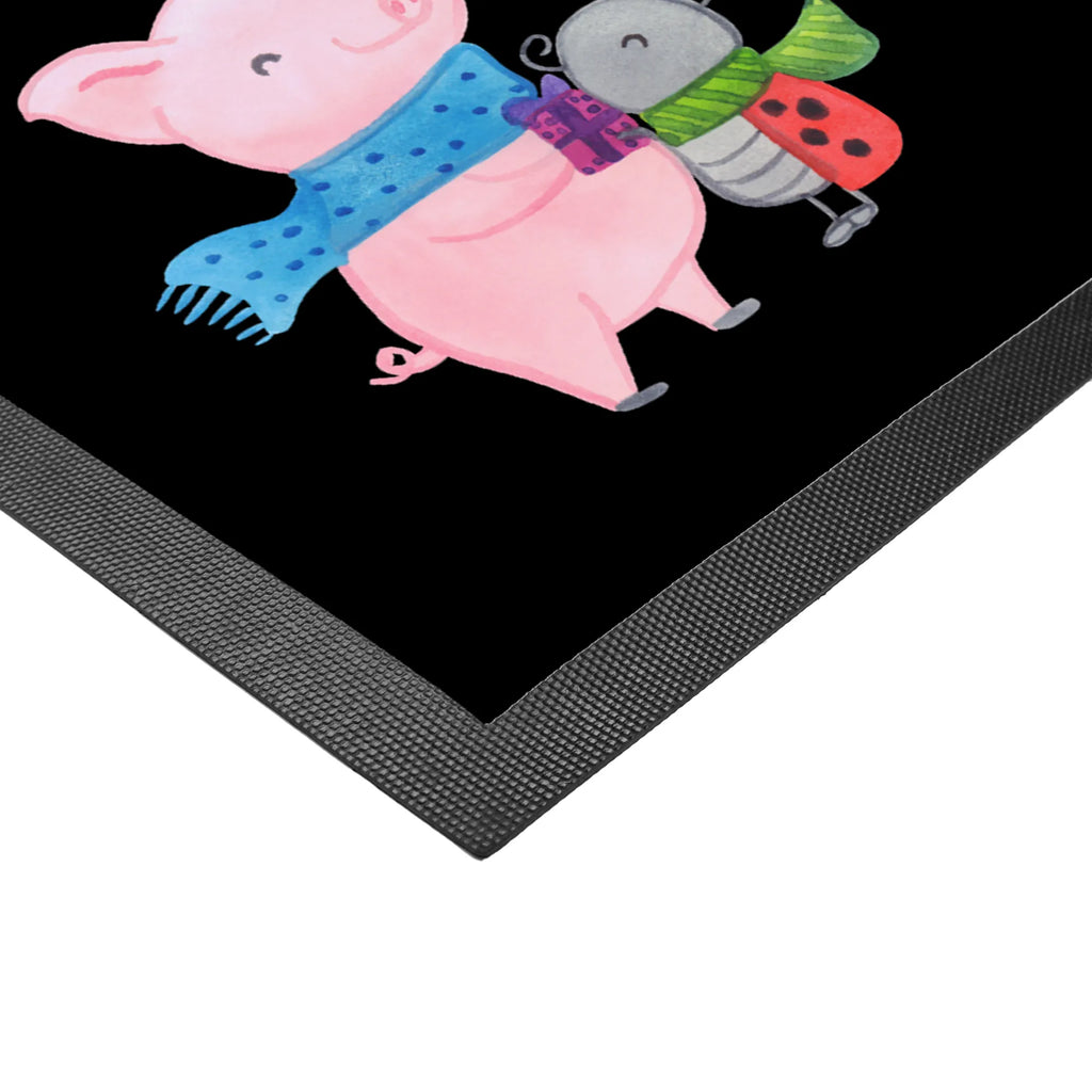 Personalisierte Foto Fußmatte Glühschwein Smörle Personalisierte Foto Fußmatte, Winter, Weihnachten, Weihnachtsdeko, Nikolaus, Advent, Heiligabend, Wintermotiv, Handgezeichnetes Glühschwein, Kreatives Glühschwein Design, Winterlicher Glühwein Spruch, Glühwein Liebhaber Geschenk, Herzliches Marienkäfer Motiv, Marienkäfer in Winterkleidung, Glühwein ist köstlich Spruch, Smörle der stolze Marienkäfer, Süßer Marienkäfer gibt Geschenk, Romantische Geschenkidee Glühwein