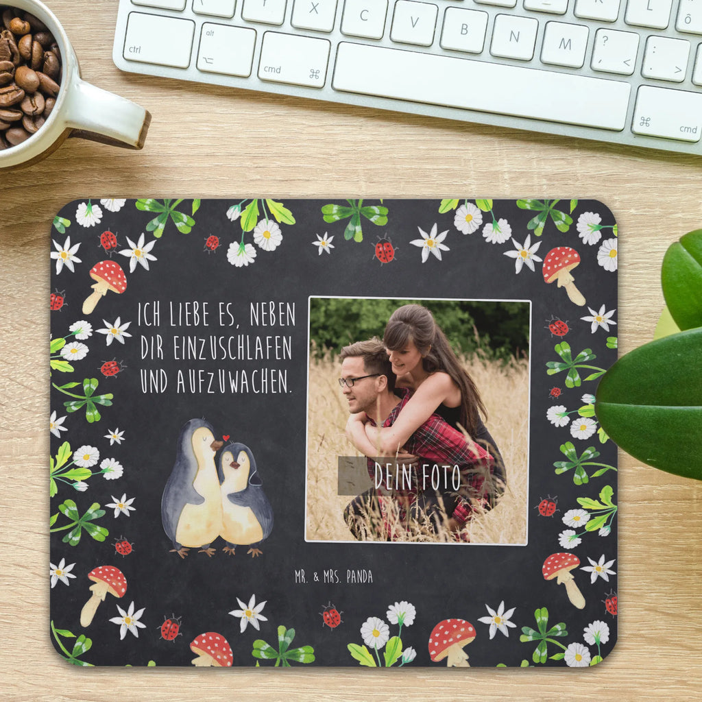 Personalisiertes Foto Mauspad Pinguine Einschlafen Personalisiertes Foto Mauspad, Liebe, Partner, Freund, Freundin, Ehemann, Ehefrau, Heiraten, Verlobung, Heiratsantrag, Liebesgeschenk, Jahrestag, Hocheitstag, Valentinstag, Geschenk für Frauen, Hochzeitstag, Mitbringsel, Geschenk für Freundin, Geschenk für Partner, Liebesbeweis, für Männer, für Ehemann