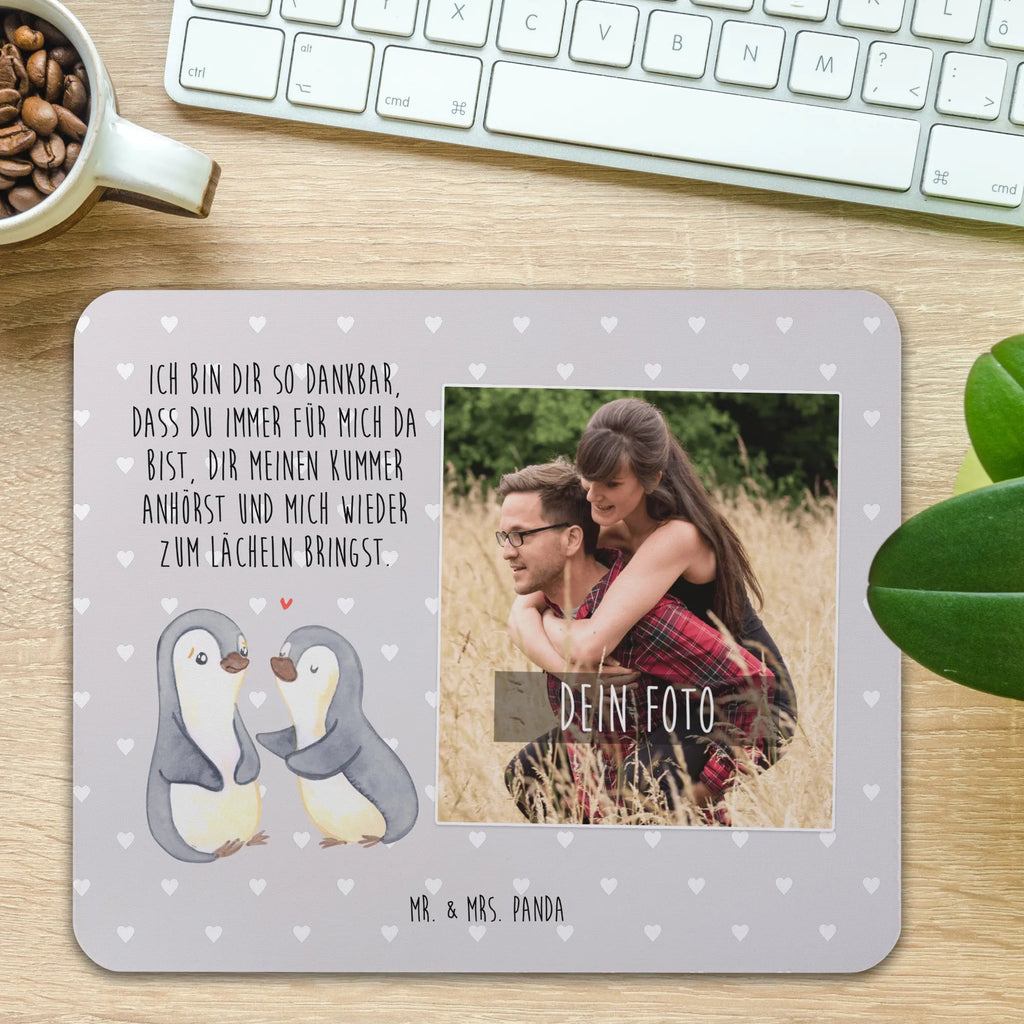 Personalisiertes Foto Mauspad Pinguine trösten Personalisiertes Foto Mauspad, Liebe, Partner, Freund, Freundin, Ehemann, Ehefrau, Heiraten, Verlobung, Heiratsantrag, Liebesgeschenk, Jahrestag, Hocheitstag, Valentinstag, Geschenk für Frauen, Hochzeitstag, Mitbringsel, Geschenk für Freundin, Geschenk für Partner, Liebesbeweis, für Männer, für Ehemann