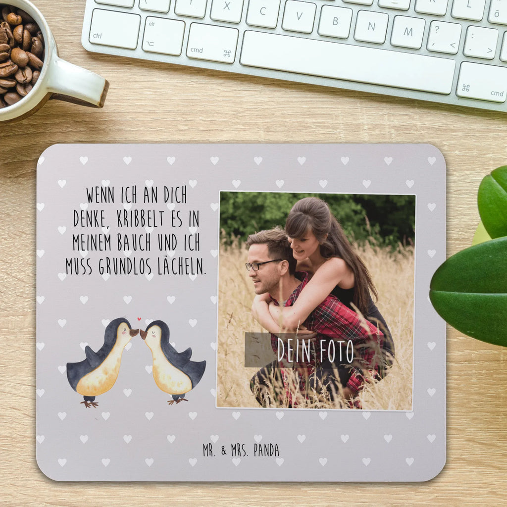 Personalisiertes Foto Mauspad Pinguine Kuss Personalisiertes Foto Mauspad, Liebe, Partner, Freund, Freundin, Ehemann, Ehefrau, Heiraten, Verlobung, Heiratsantrag, Liebesgeschenk, Jahrestag, Hocheitstag, Valentinstag, Geschenk für Frauen, Hochzeitstag, Mitbringsel, Geschenk für Freundin, Geschenk für Partner, Liebesbeweis, für Männer, für Ehemann