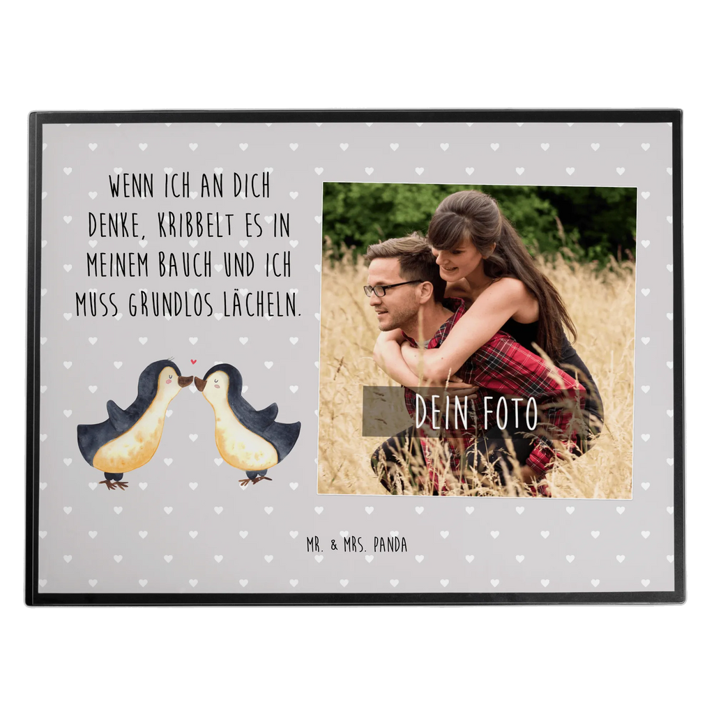 Personalisierte Foto Schreibtischunterlage Pinguine Kuss Personalisierte Foto Schreibtischunterlage, Liebe, Partner, Freund, Freundin, Ehemann, Ehefrau, Heiraten, Verlobung, Heiratsantrag, Liebesgeschenk, Jahrestag, Hocheitstag, Valentinstag, Geschenk für Frauen, Hochzeitstag, Mitbringsel, Geschenk für Freundin, Geschenk für Partner, Liebesbeweis, für Männer, für Ehemann