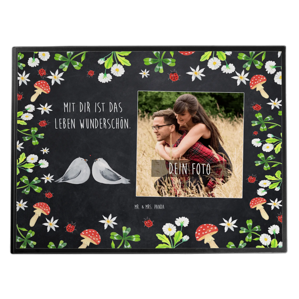 Personalisierte Foto Schreibtischunterlage Turteltauben Liebe Personalisierte Foto Schreibtischunterlage, Liebe, Partner, Freund, Freundin, Ehemann, Ehefrau, Heiraten, Verlobung, Heiratsantrag, Liebesgeschenk, Jahrestag, Hocheitstag, Turteltauben, Turteltäubchen, Tauben, Verliebt, Verlobt, Verheiratet, Geschenk Freundin, Geschenk Freund, Liebesbeweis, Hochzeitstag, Geschenk Hochzeit