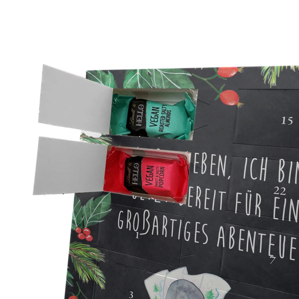 Personalisierter veganer Foto Adventskalender Pinguin & Maus Wanderer Personalisierter veganer Foto Adventskalender, Pinguin, Pinguine, Abenteurer, Abenteuer, Roadtrip, Ausflug, Wanderlust, wandern