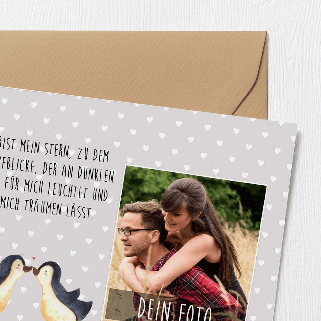 Personalisierte Foto Deluxe Karte Pinguin Liebe Personalisierte Foto Grußkarte, Liebe, Partner, Freund, Freundin, Ehemann, Ehefrau, Heiraten, Verlobung, Heiratsantrag, Liebesgeschenk, Jahrestag, Hocheitstag, Pinguin, Pinguine, Pinguin Paar, Pinguinpaar, Pinguin Liebe, Paar, Pärchen. Liebespaar, Liebesbeweis, Liebesspruch, Hochzeitstag, Geschenk Freund, Geschenk Freundin, Verlobte, Verlobter, Love, Geschenk Hochzeitstag, Geschenkidee, Hochzeit, Gastgeschenk