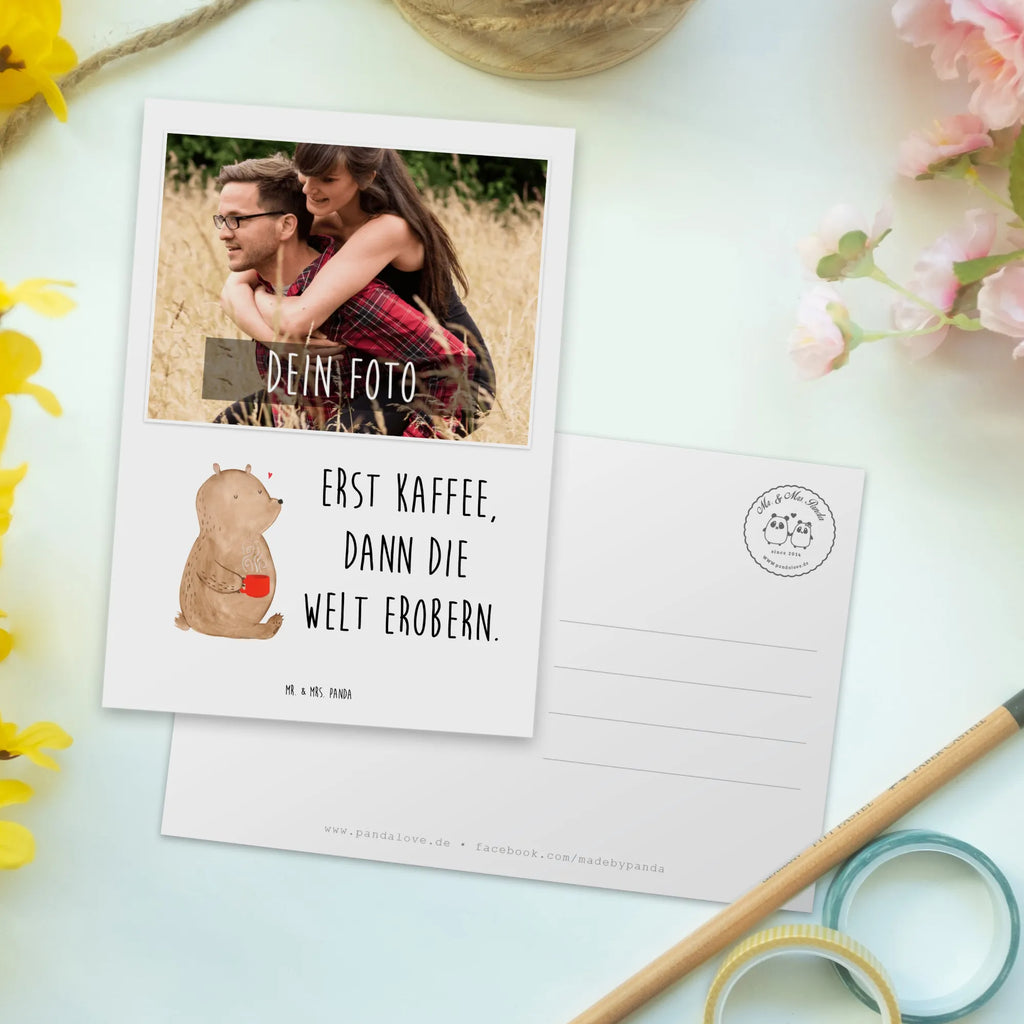 Personalisierte Foto Postkarte Bär Kaffee Personalisierte Foto Postkarte, Bär, Teddy, Teddybär, Kaffee, Coffee, Bären, guten Morgen, Morgenroutine, Welt erobern, Welt retten, Motivation