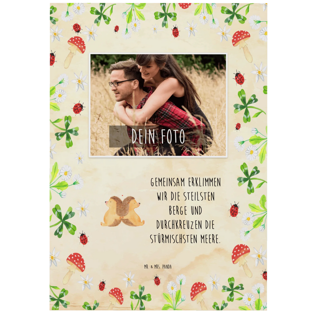 Personalisierte Foto Postkarte Igel händchenhaltend Personalisierte Foto Postkarte, Liebe, Partner, Freund, Freundin, Ehemann, Ehefrau, Heiraten, Verlobung, Heiratsantrag, Liebesgeschenk, Jahrestag, Hocheitstag, Igel, Igelliebe, Hand in Hand, Liebesbeweis, große Liebe, Liebesbotschaft, Hochzeit, Lieblingsmensch, Gemeinsamkeit, Love, Geschenk für zwei