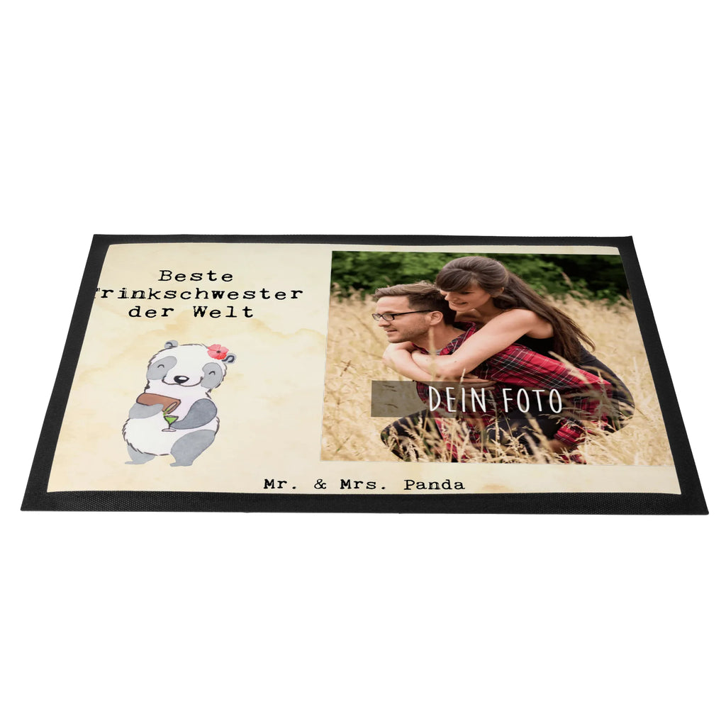 Personalisierte Foto Fußmatte Panda Beste Trinkschwester der Welt Personalisierte Foto Fußmatte, für, Dankeschön, Geschenk, Schenken, Geburtstag, Geburtstagsgeschenk, Geschenkidee, Danke, Bedanken, Mitbringsel, Freude machen, Geschenktipp, Trinkschwester, Saufschwester, Schwester, Sister, Freundin, Party, Bae, Trinken, Alkohol, Wochenende, Kleinigkeit, Sister from another Mister