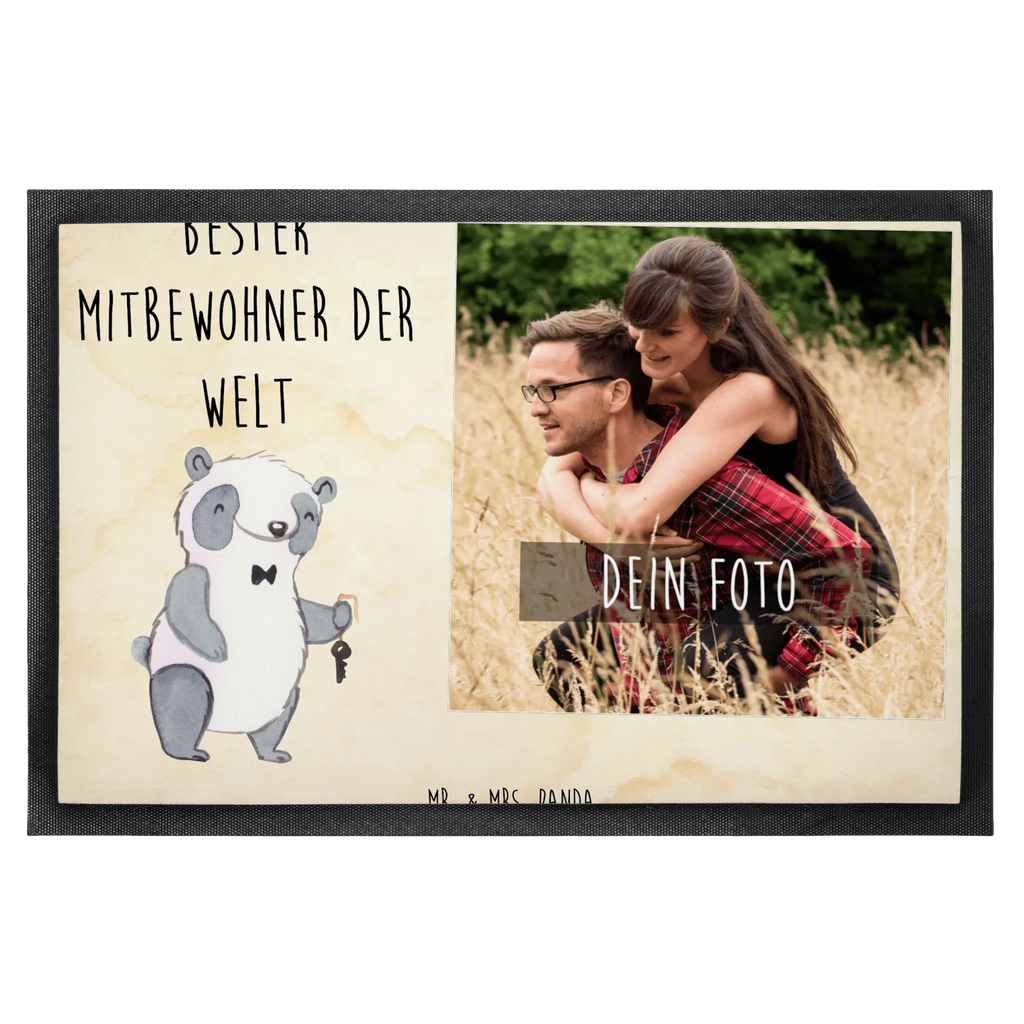 Personalisierte Foto Fußmatte Panda Bester Mitbewohner der Welt Personalisierte Foto Fußmatte, für, Dankeschön, Geschenk, Schenken, Geburtstag, Geburtstagsgeschenk, Geschenkidee, Danke, Bedanken, Mitbringsel, Freude machen, Geschenktipp, Mitbewohner, WG, Zimmernachbar, Wohngemeinschaft, WG-Bewohner, Zimmerkollege, Zimmergenosse, Stubenkamerad