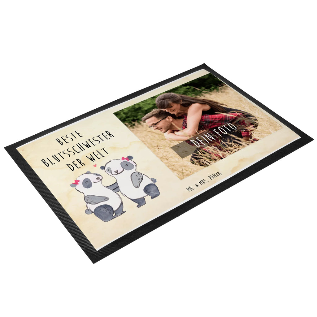 Personalisierte Foto Fußmatte Panda Beste Blutsschwester der Welt Personalisierte Foto Fußmatte, für, Dankeschön, Geschenk, Schenken, Geburtstag, Geburtstagsgeschenk, Geschenkidee, Danke, Bedanken, Mitbringsel, Freude machen, Geschenktipp, Blutsschwester, Blutsgeschwister, Freundin, Bae, Schwestern, Schwester, Geschwister, Schwesterherz, Sister, Familie, Kleinigkeit, Beste, Tochter, Liebe