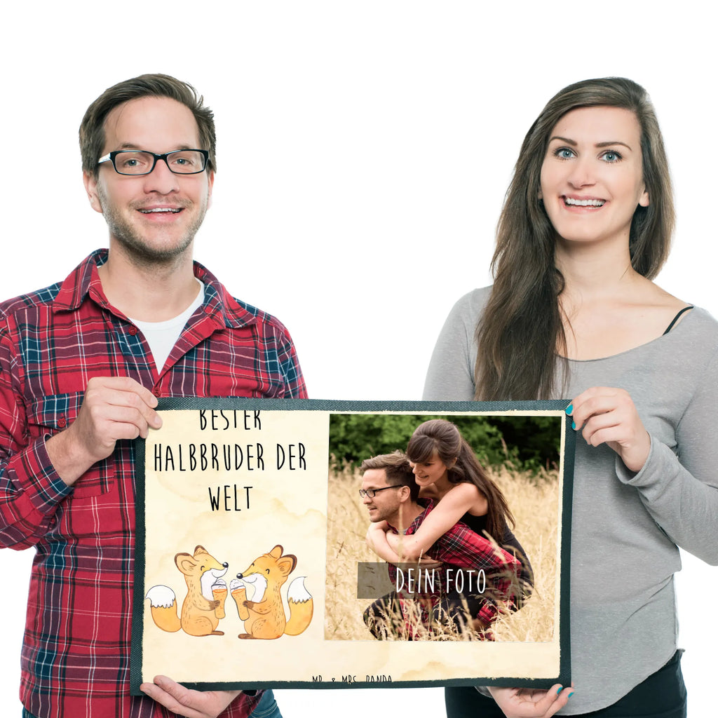 Personalisierte Foto Fußmatte Fuchs Bester Halbbruder der Welt Personalisierte Foto Fußmatte, für, Dankeschön, Geschenk, Schenken, Geburtstag, Geburtstagsgeschenk, Geschenkidee, Danke, Bedanken, Mitbringsel, Freude machen, Geschenktipp, Halbbruder, Stiefbruder, Stief, Stiefgeschwister, Bruder, Brudi, Geschwister, Bruderherz, Schwester, Familie, Kleinigkeit, Brother, Bester, Sohn