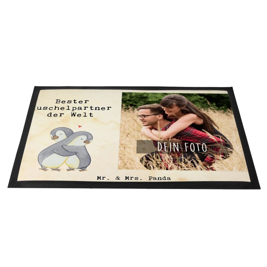 Personalisierte Foto Fußmatte Pinguin Bester Kuschelpartner der Welt Personalisierte Foto Fußmatte, für, Dankeschön, Geschenk, Schenken, Geburtstag, Geburtstagsgeschenk, Geschenkidee, Danke, Bedanken, Mitbringsel, Freude machen, Geschenktipp, Kuschelpartner, Lebenspartner, Ehepartner, Partner, Ehemann, Ehefrau, Kuscheln, Bett, Liebe, Freund, Freundin, Hochzeitstag, verliebt