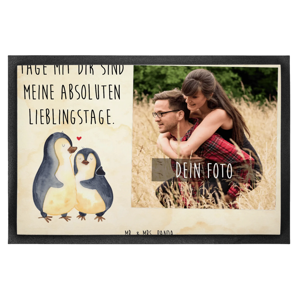 Personalisierte Foto Fußmatte Pinguin umarmen Personalisierte Foto Fußmatte, Pinguin, Liebe, Liebespaar, Liebesbeweis, Liebesgeschenk, Verlobung, Jahrestag, Hochzeitstag, Hochzeit, Hochzeitsgeschenk