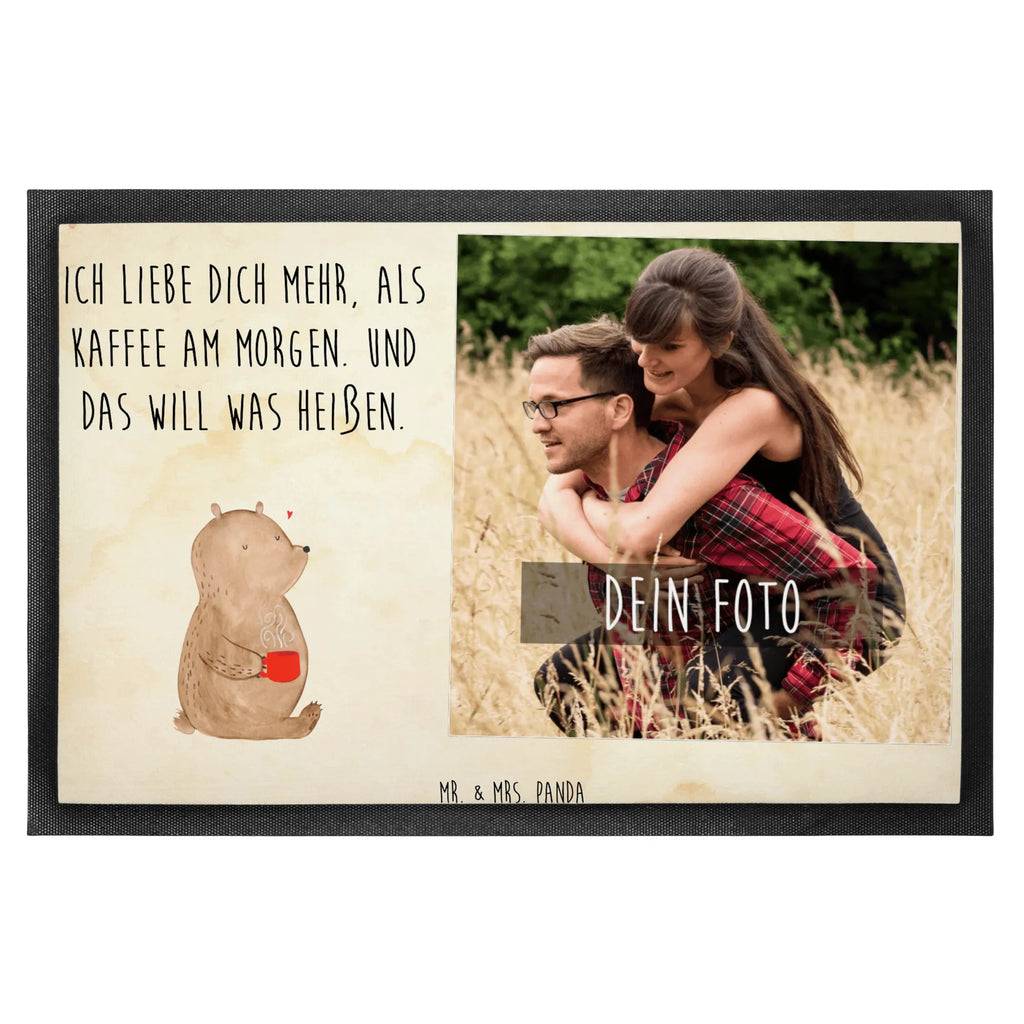 Personalisierte Foto Fußmatte Bär Morgenkaffee Personalisierte Foto Fußmatte, Liebe, Partner, Freund, Freundin, Ehemann, Ehefrau, Heiraten, Verlobung, Heiratsantrag, Liebesgeschenk, Jahrestag, Hocheitstag, Valentinstag, Geschenk für Frauen, Hochzeitstag, Mitbringsel, Geschenk für Freundin, Geschenk für Partner, Liebesbeweis, für Männer, für Ehemann