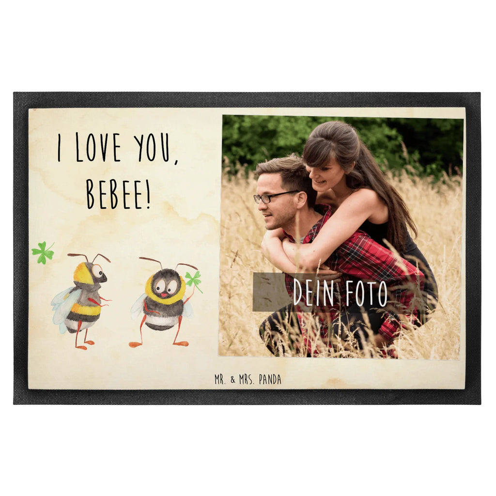 Personalisierte Foto Fußmatte Bienen Paar Personalisierte Foto Fußmatte, Liebe, Partner, Freund, Freundin, Ehemann, Ehefrau, Heiraten, Verlobung, Heiratsantrag, Liebesgeschenk, Jahrestag, Hocheitstag, Valentinstag, Geschenk für Frauen, Hochzeitstag, Mitbringsel, Geschenk für Freundin, Geschenk für Partner, Liebesbeweis, für Männer, für Ehemann, Schildkröten, verliebte Schildkröten