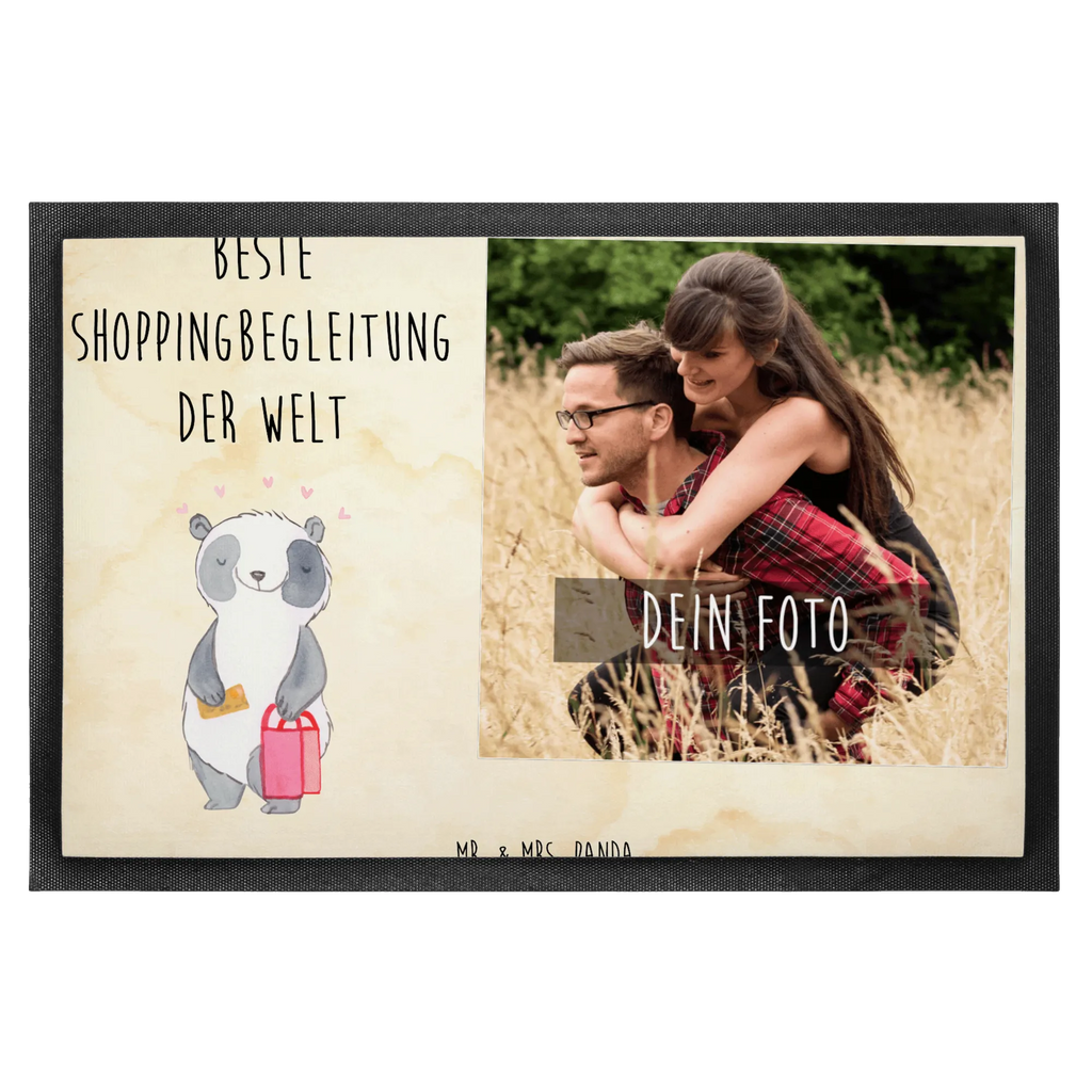 Personalisierte Foto Fußmatte Panda Beste Shoppingbegleitung der Welt Personalisierte Foto Fußmatte, für, Dankeschön, Geschenk, Schenken, Geburtstag, Geburtstagsgeschenk, Geschenkidee, Danke, Bedanken, Mitbringsel, Freude machen, Geschenktipp, Shoppingbegleitung, Shoppingpartner, Begleitung, Shoppen, Partner, Freundin, Freund, bff, Shopping, Einkaufen, Shopping-Queen, Queen, Bester