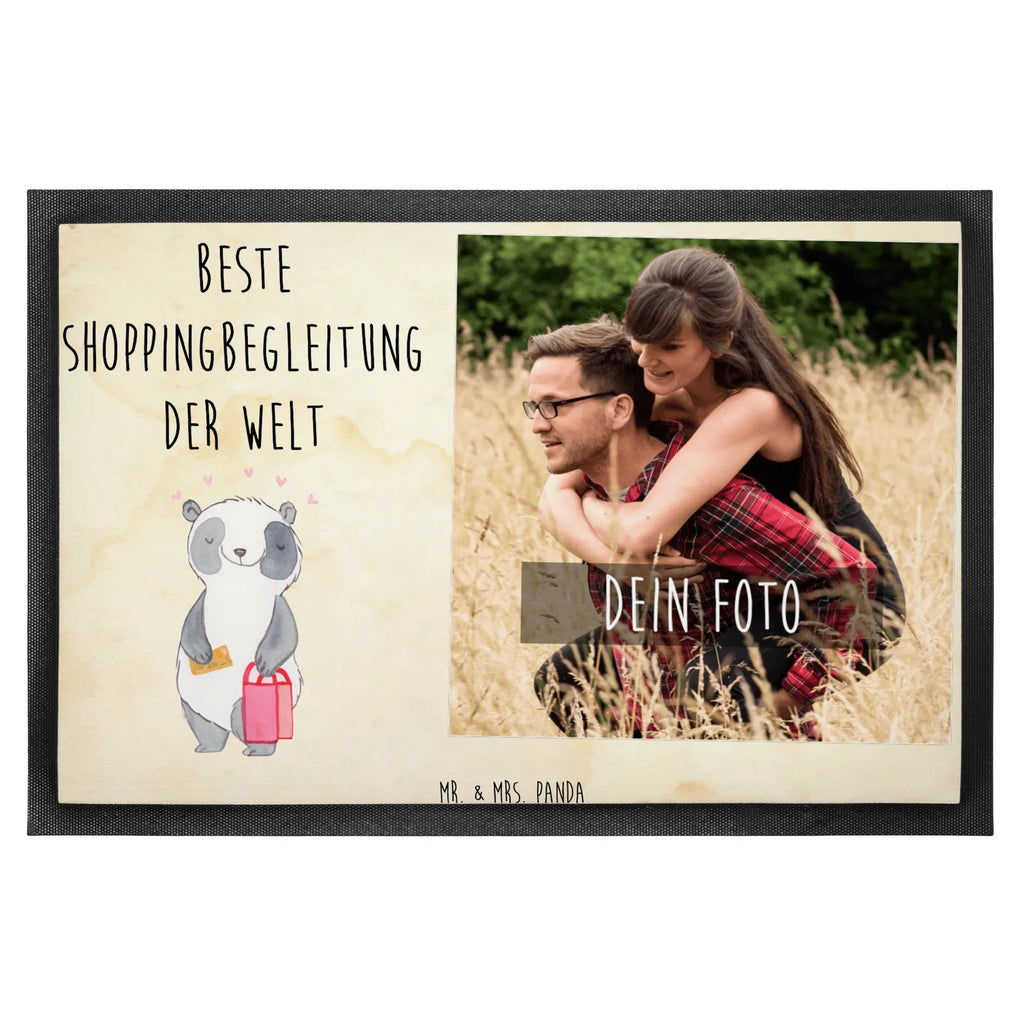 Personalisierte Foto Fußmatte Panda Beste Shoppingbegleitung der Welt Personalisierte Foto Fußmatte, für, Dankeschön, Geschenk, Schenken, Geburtstag, Geburtstagsgeschenk, Geschenkidee, Danke, Bedanken, Mitbringsel, Freude machen, Geschenktipp, Shoppingbegleitung, Shoppingpartner, Begleitung, Shoppen, Partner, Freundin, Freund, bff, Shopping, Einkaufen, Shopping-Queen, Queen, Bester